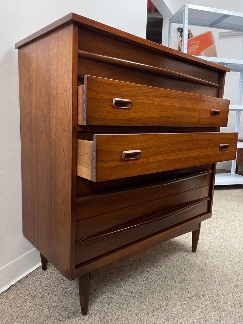 Vintage Mid-Century Modern Highboy Dresser with Dovetail Drawers In Good Condition For Sale In Seattle, WA