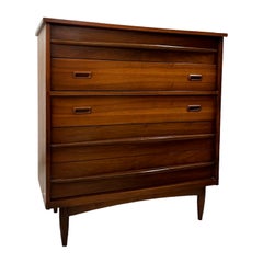 Commode haute vintage moderne du milieu du siècle dernier avec tiroirs à queue d'aronde