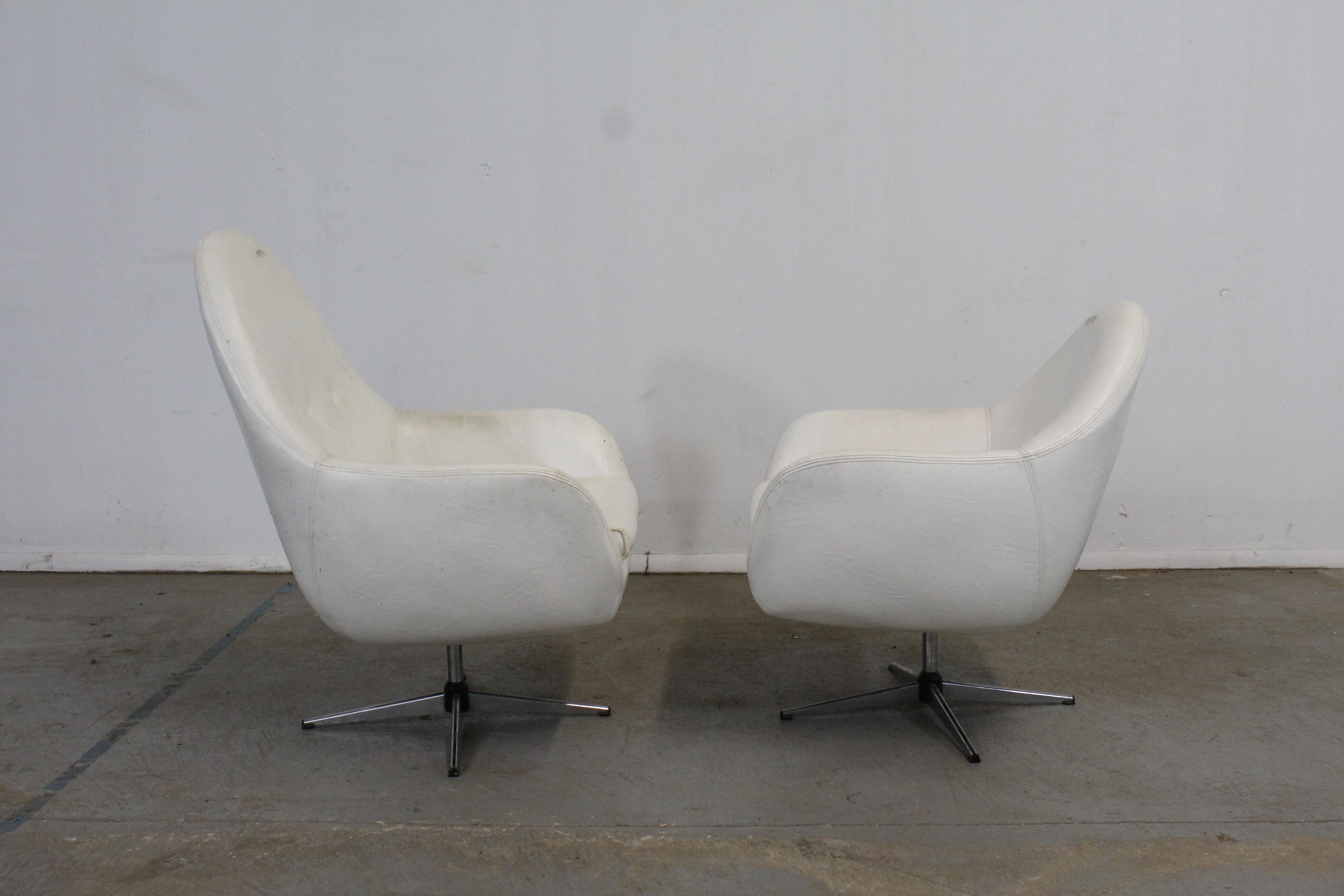 Vintage Mid-Century Modern His & Her Lounge/Pod Chairs, Pair 7