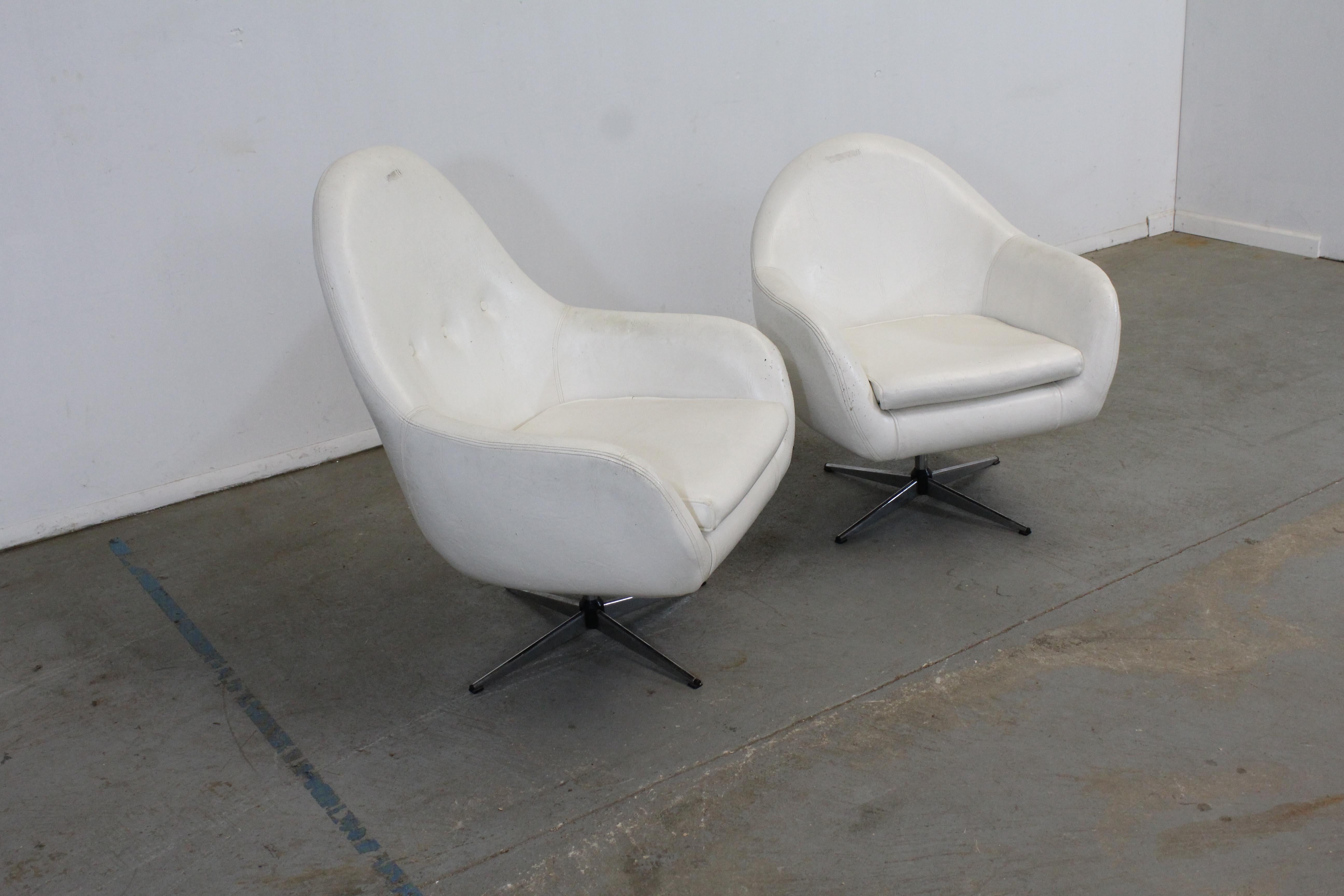 Pair of Vintage Mid-Century Modern his & her lounge/pod chairs

Offered is a pair of Vintage Mid-Century Modern his & her lounge/pod chairs. Absolutely incredible lines on these chairs. They are in structurally sound condition and need to be