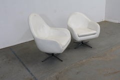 Vintage Mid-Century Modern His & Her Lounge/Pod Chairs, Pair