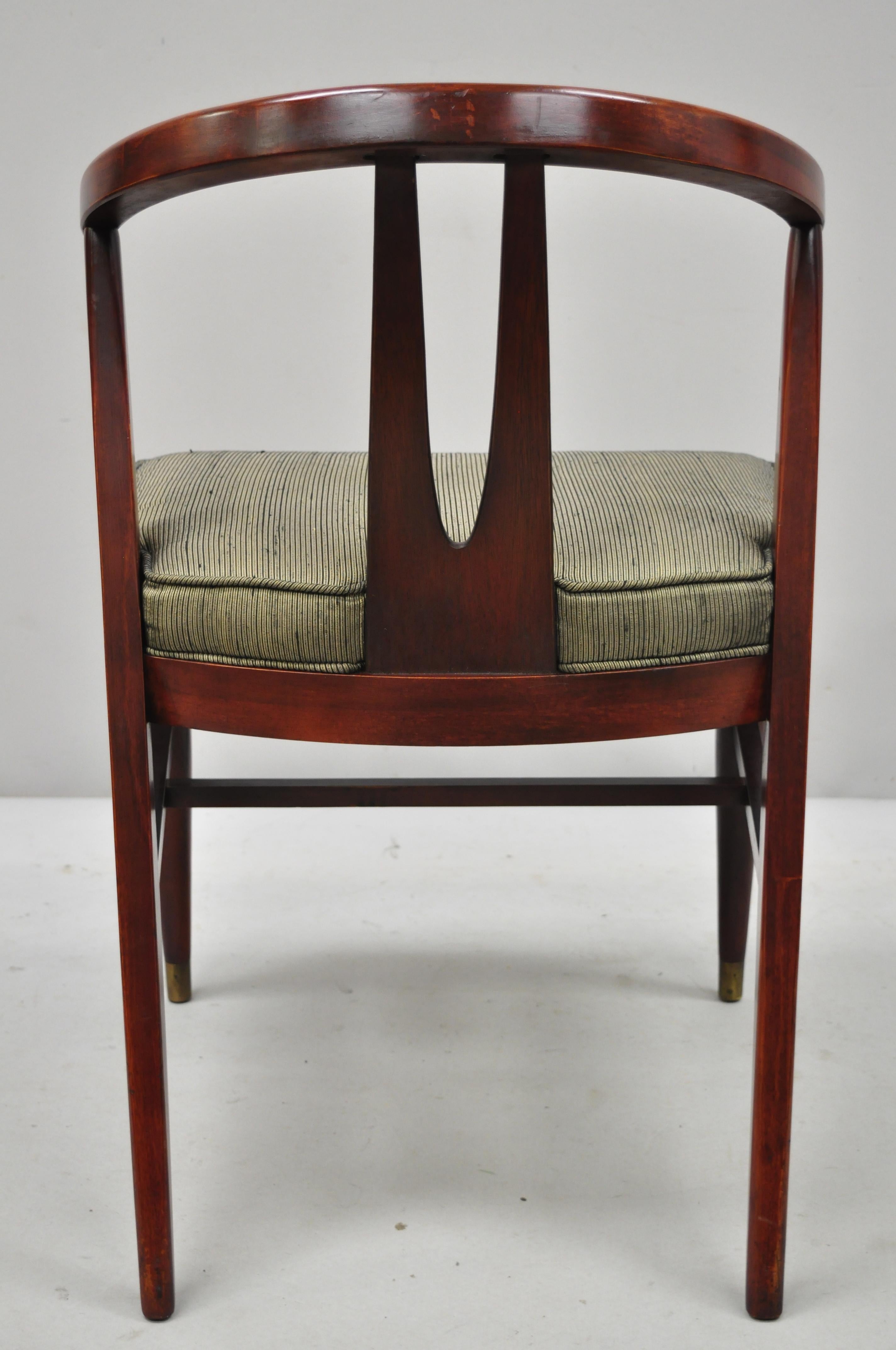 Vintage Mid-Century Modern Horseshoe Curved Back Mahogany Dining Chair B en vente 4