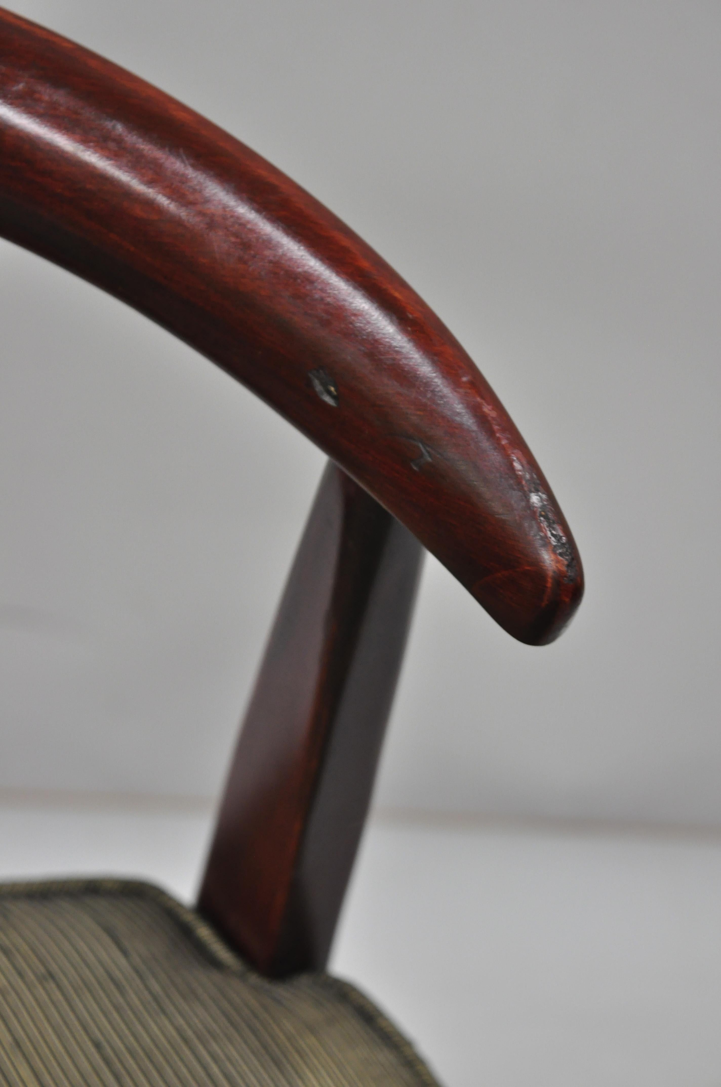 Acajou Vintage Mid-Century Modern Horseshoe Curved Back Mahogany Dining Chair B en vente