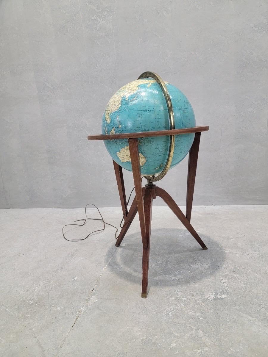 Vintage Mid Century Modern Illuminated Globe on Mahogany Stand By Edward Wormley In Good Condition For Sale In Chicago, IL