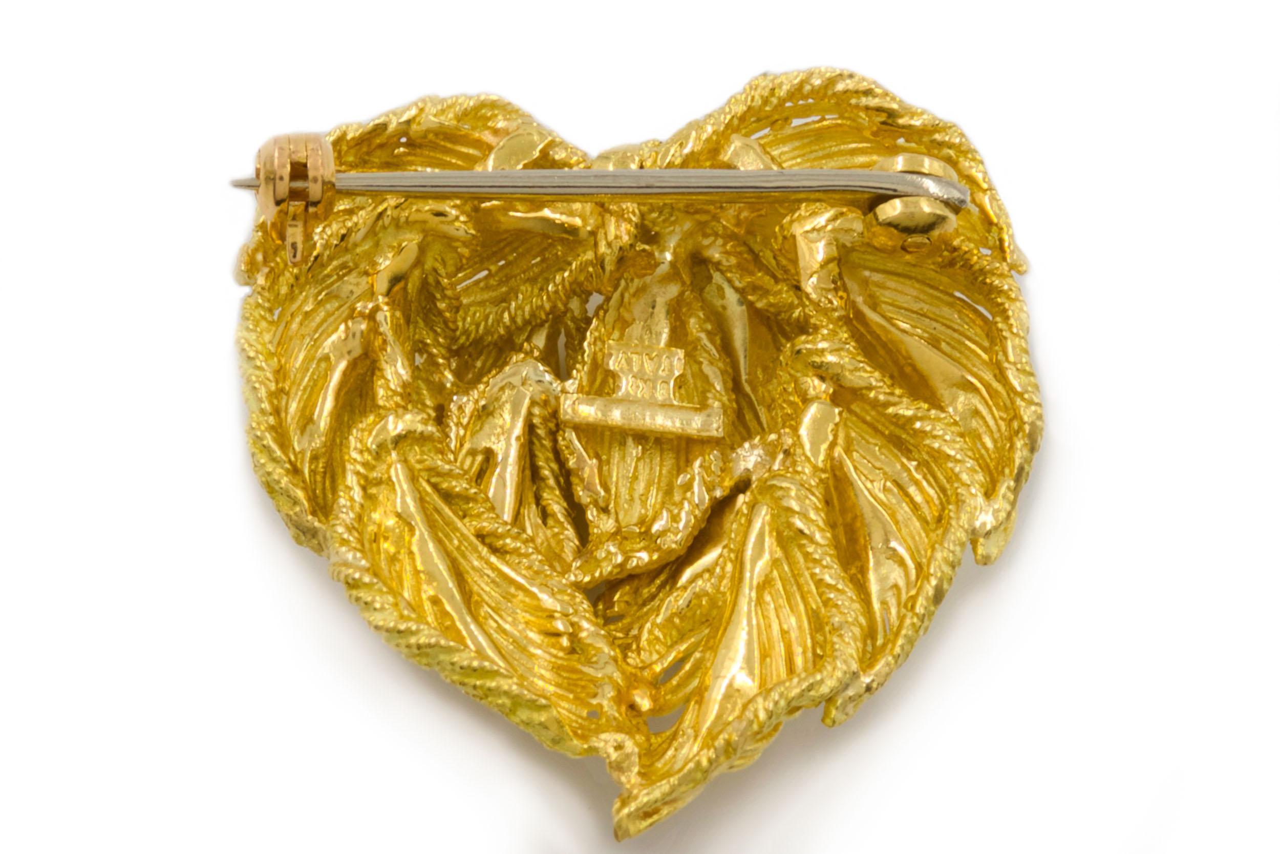 Vintage Mid-Century Modern Italian 18k Yellow Gold Leaf-Cluster Heart Brooch In Good Condition For Sale In Shippensburg, PA