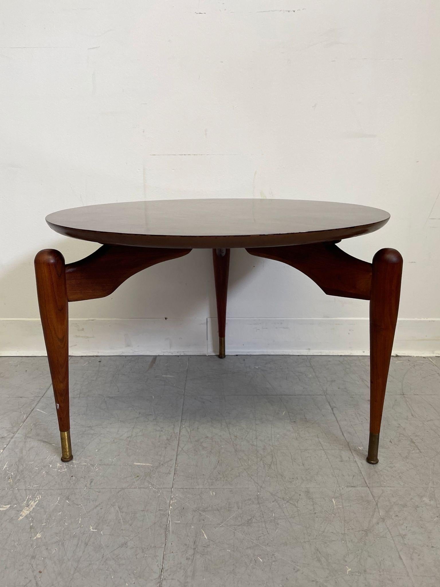 Vintage Mid Century Modern Italian Accent Table. In Good Condition For Sale In Seattle, WA
