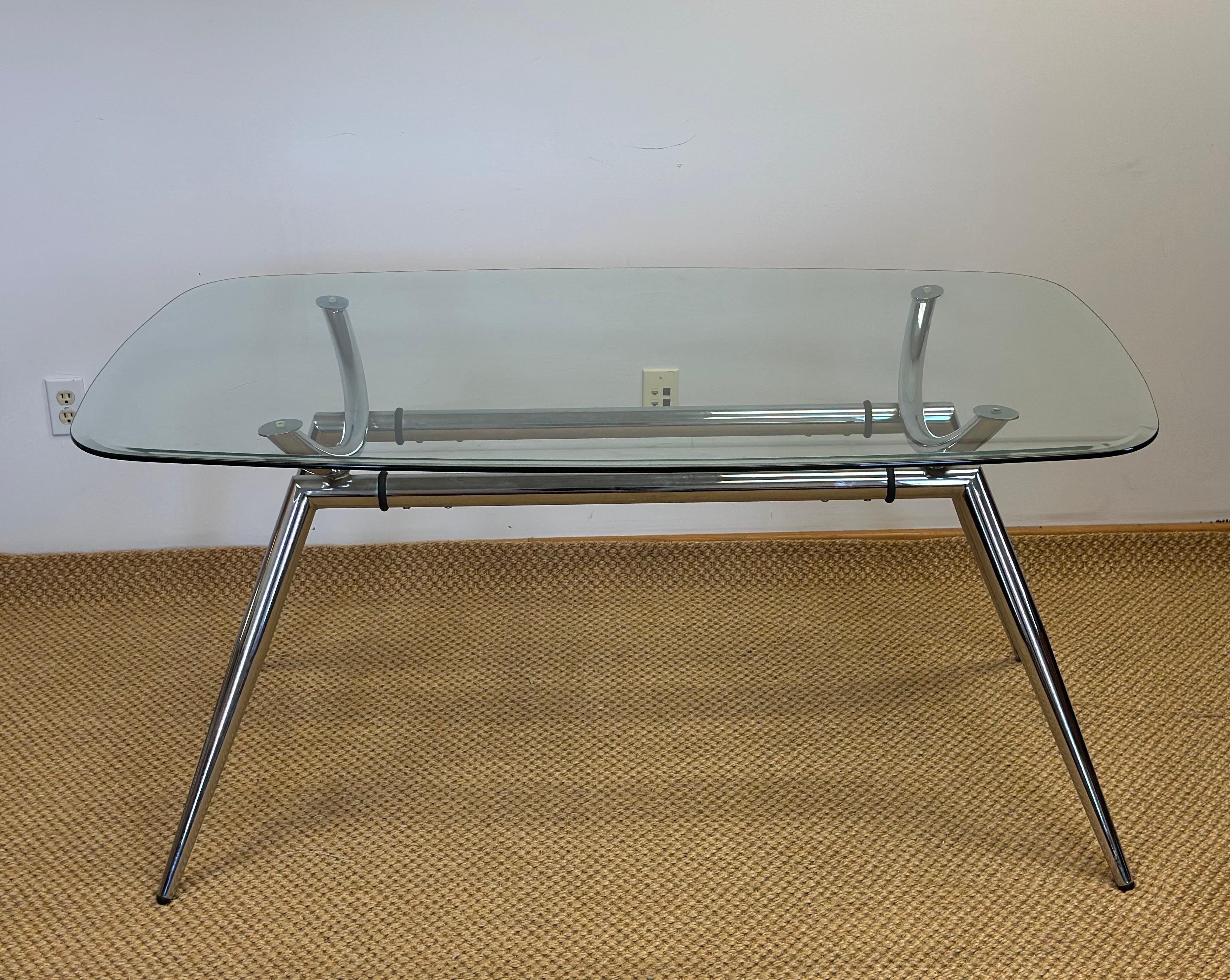 Vintage Mid-Century Modern Italian Chrome Glass Tavolo rettangolare da pranzo/ufficio in vendita 3