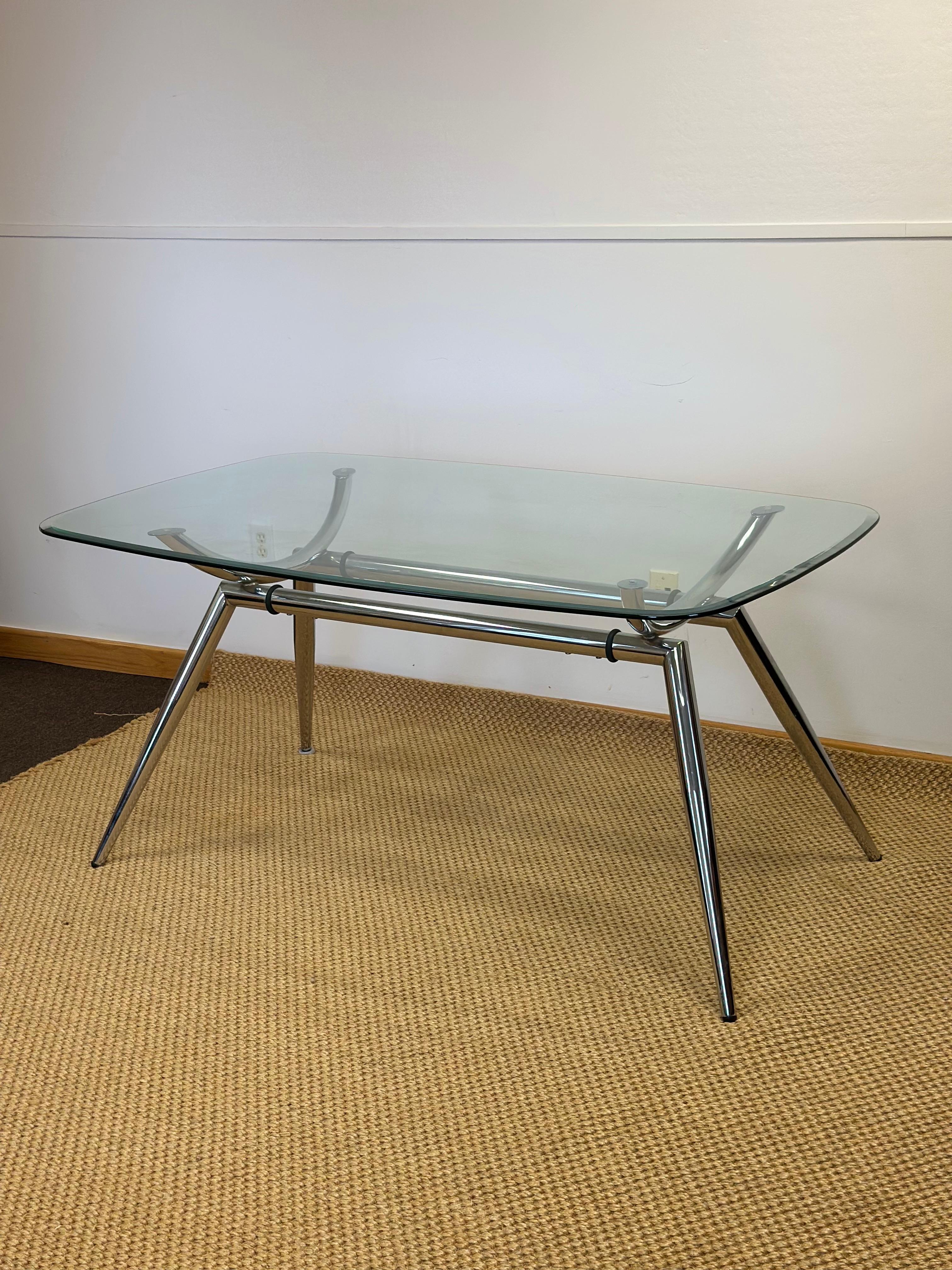 Vintage Mid-Century Modern Italian Chrome Glass Tavolo rettangolare da pranzo/ufficio In condizioni buone in vendita a Farmington Hills, MI