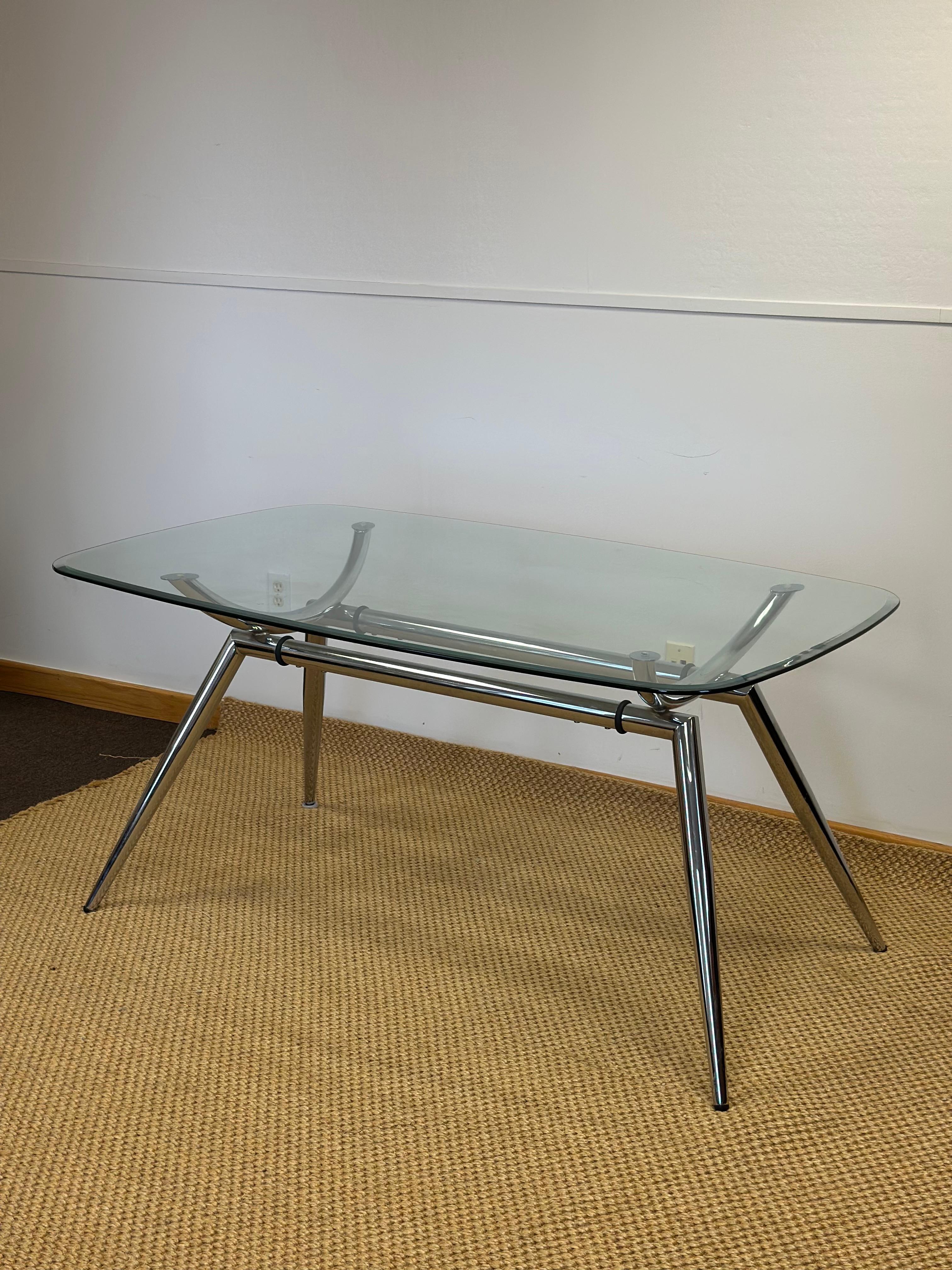 Fine XX secolo Vintage Mid-Century Modern Italian Chrome Glass Tavolo rettangolare da pranzo/ufficio in vendita