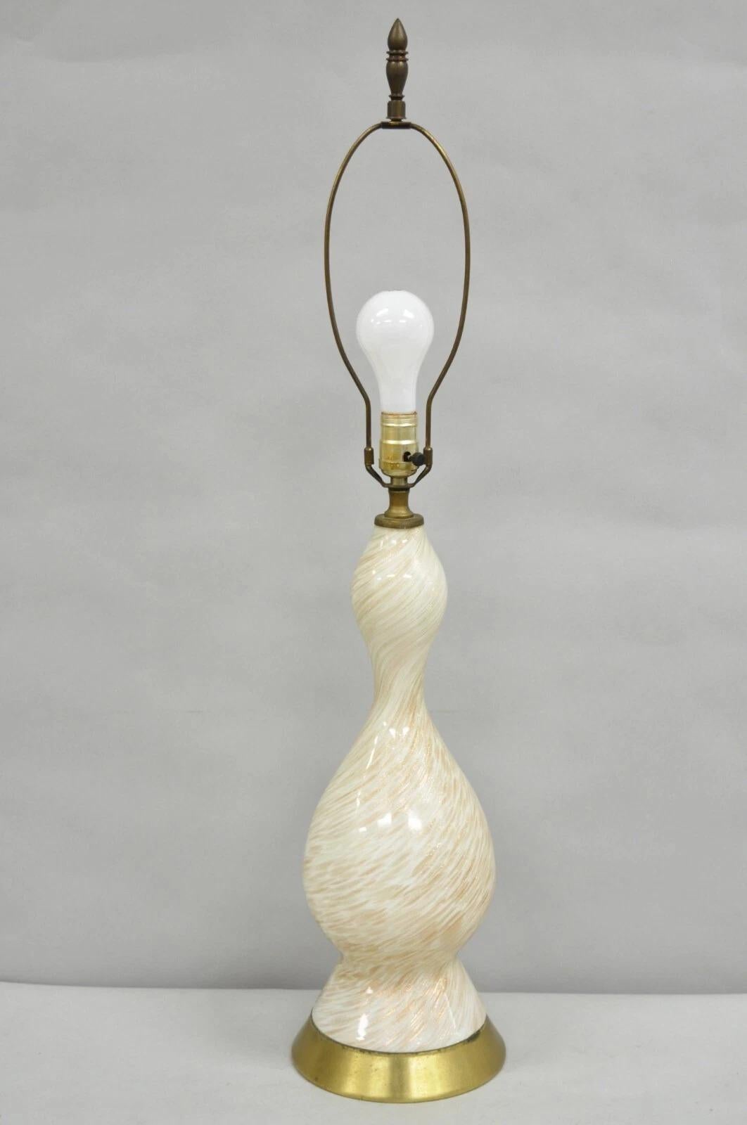 Vintage Mid Century Modern Italian Glass Murano Swirl Table Lamp w/ Gold Flecks (lampe à poser) en vente 5