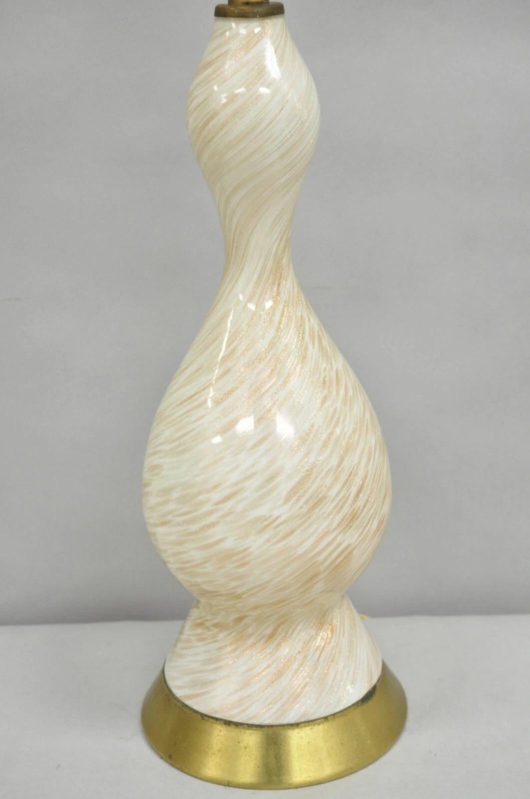 Mid-Century Modern Vintage Mid Century Modern Italian Glass Murano Swirl Table Lamp w/ Gold Flecks (lampe à poser) en vente