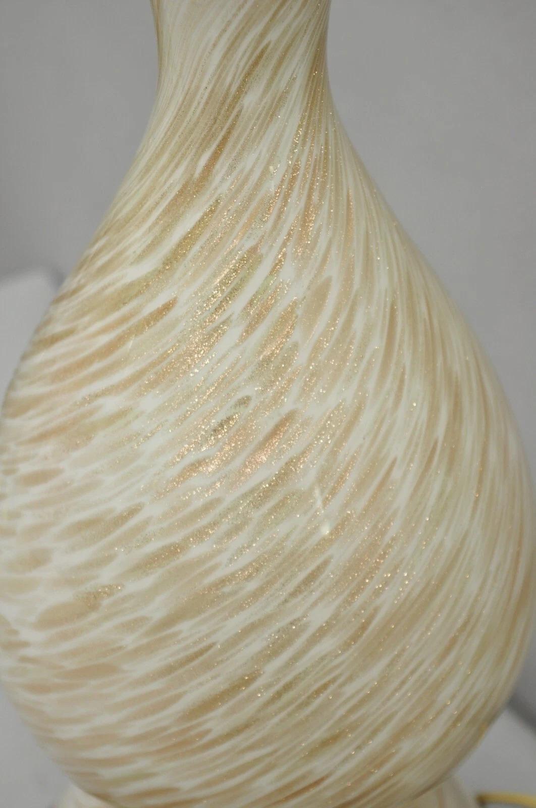 Verre Vintage Mid Century Modern Italian Glass Murano Swirl Table Lamp w/ Gold Flecks (lampe à poser) en vente