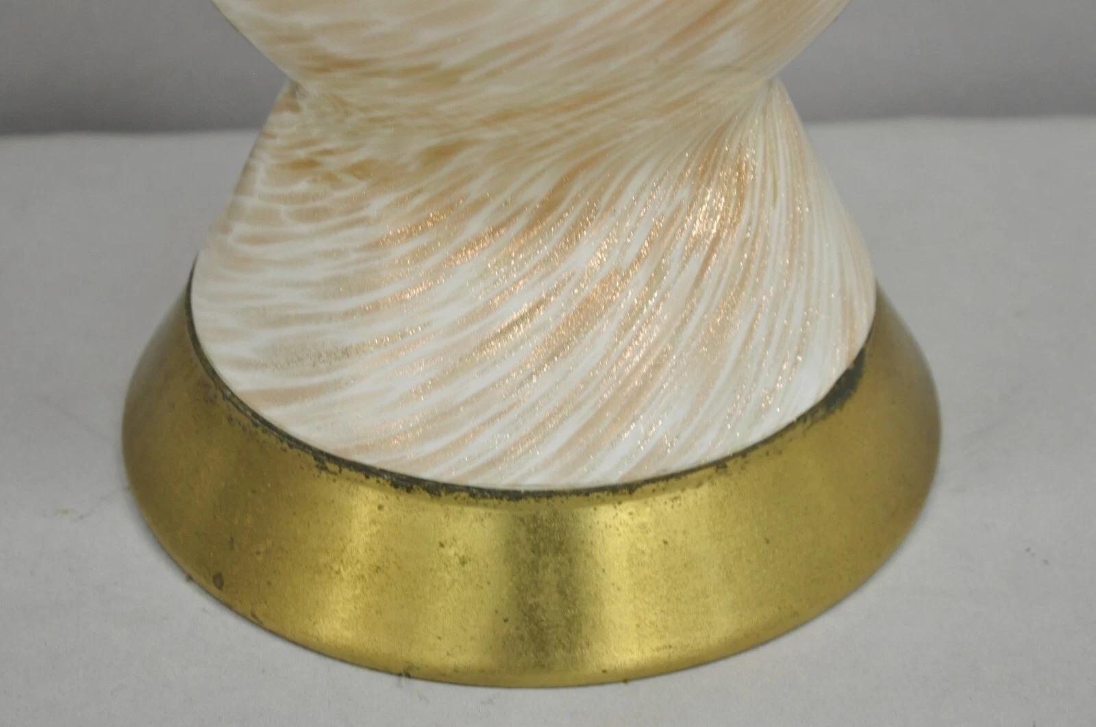 Vintage Mid Century Modern Italian Glass Murano Swirl Table Lamp w/ Gold Flecks (lampe à poser) en vente 1