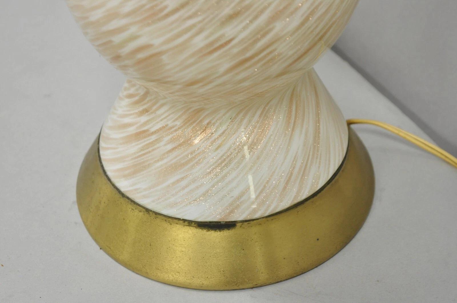 Vintage Mid Century Modern Italian Glass Murano Swirl Table Lamp w/ Gold Flecks (lampe à poser) en vente 2