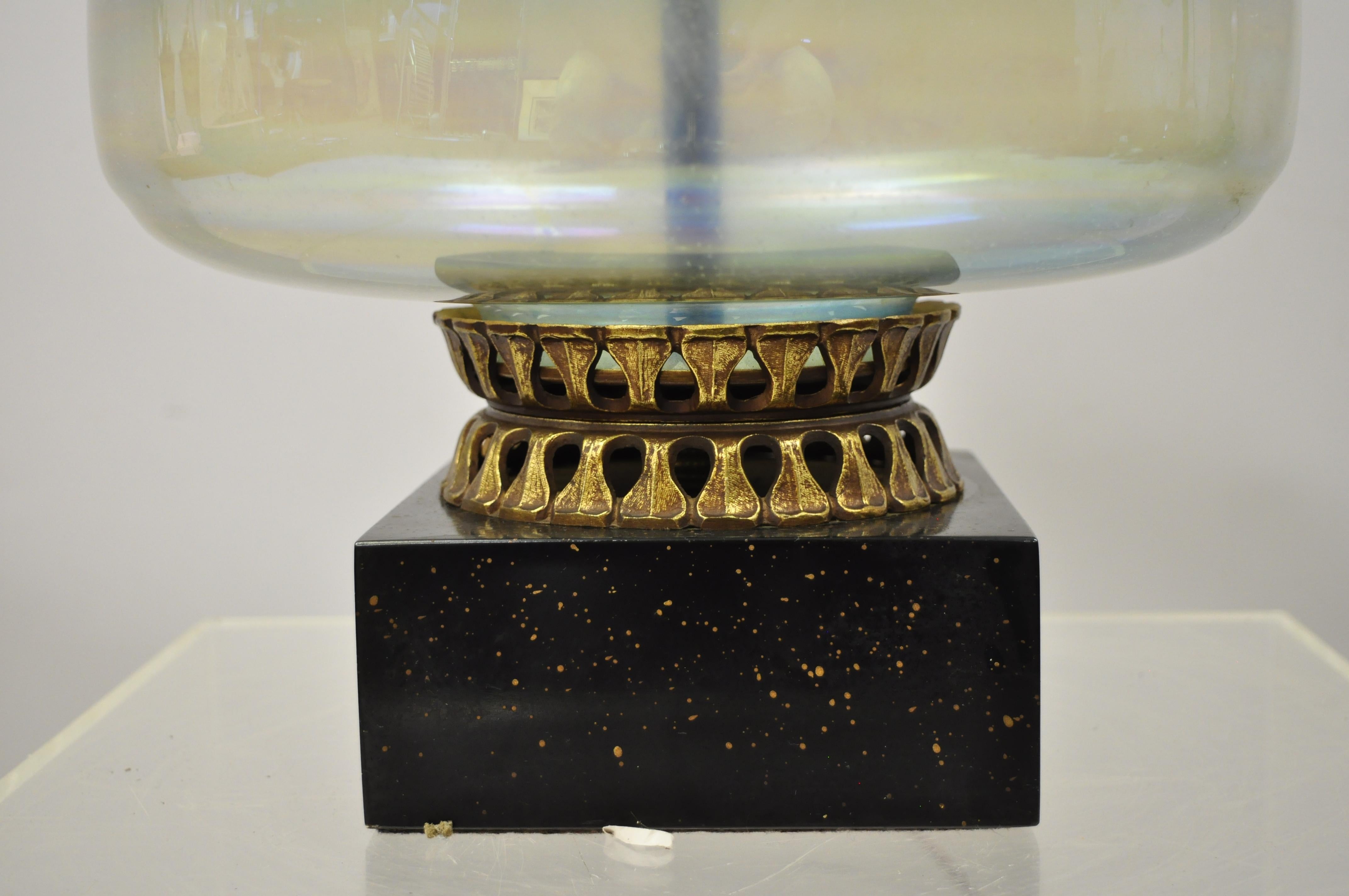 Vintage Mid Century Modern Italian Iridescent Blue Art Glass Tall Table Lamp (Lampada da tavolo alta in vetro iridescente) In condizioni buone a Philadelphia, PA