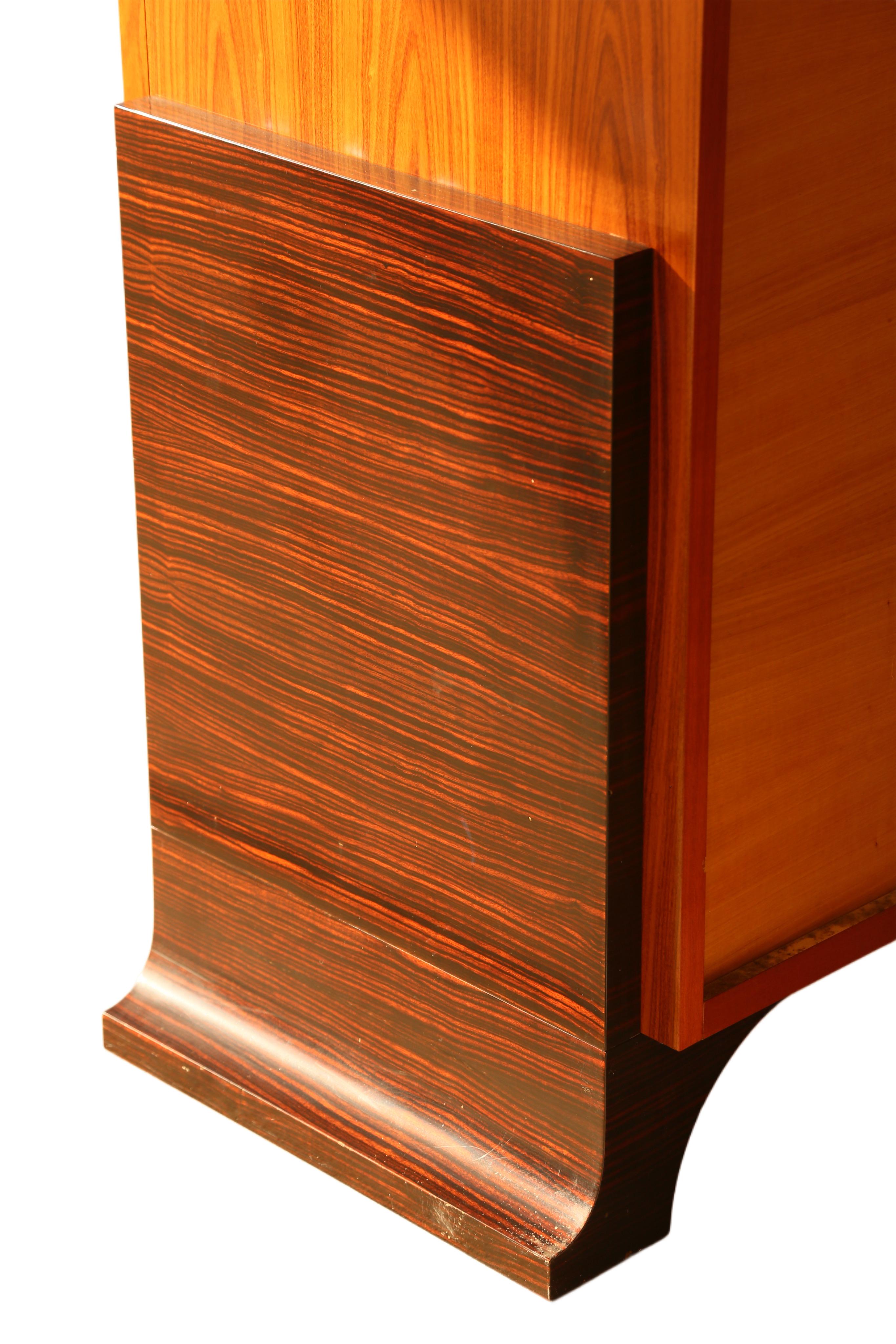 Vintage Mid-Century Modern Italian Macassar Ebony Sideboard In Good Condition For Sale In Tonbridge, Kent