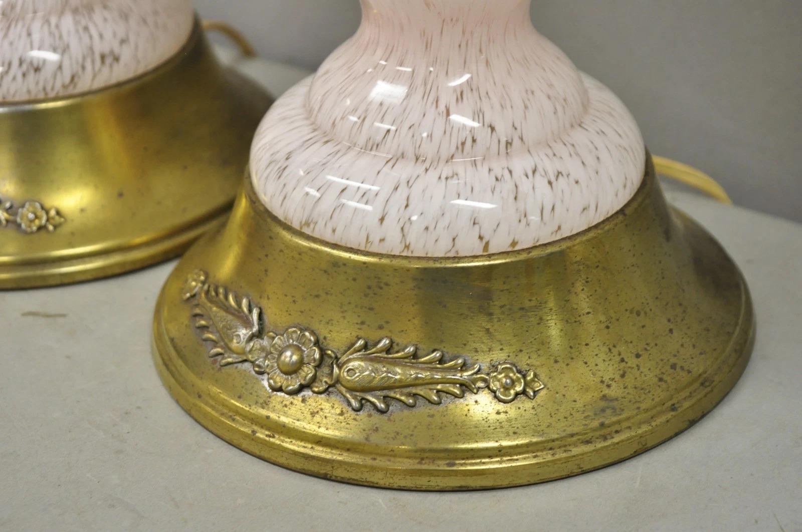 Pareja de lámparas de mesa vintage de mediados del siglo XX en cristal de Murano moteado rosa en venta 4