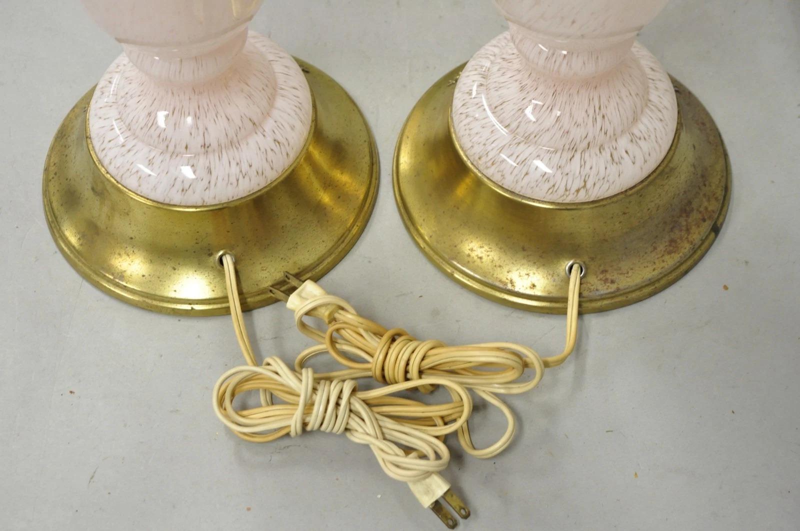 Pareja de lámparas de mesa vintage de mediados del siglo XX en cristal de Murano moteado rosa en venta 5