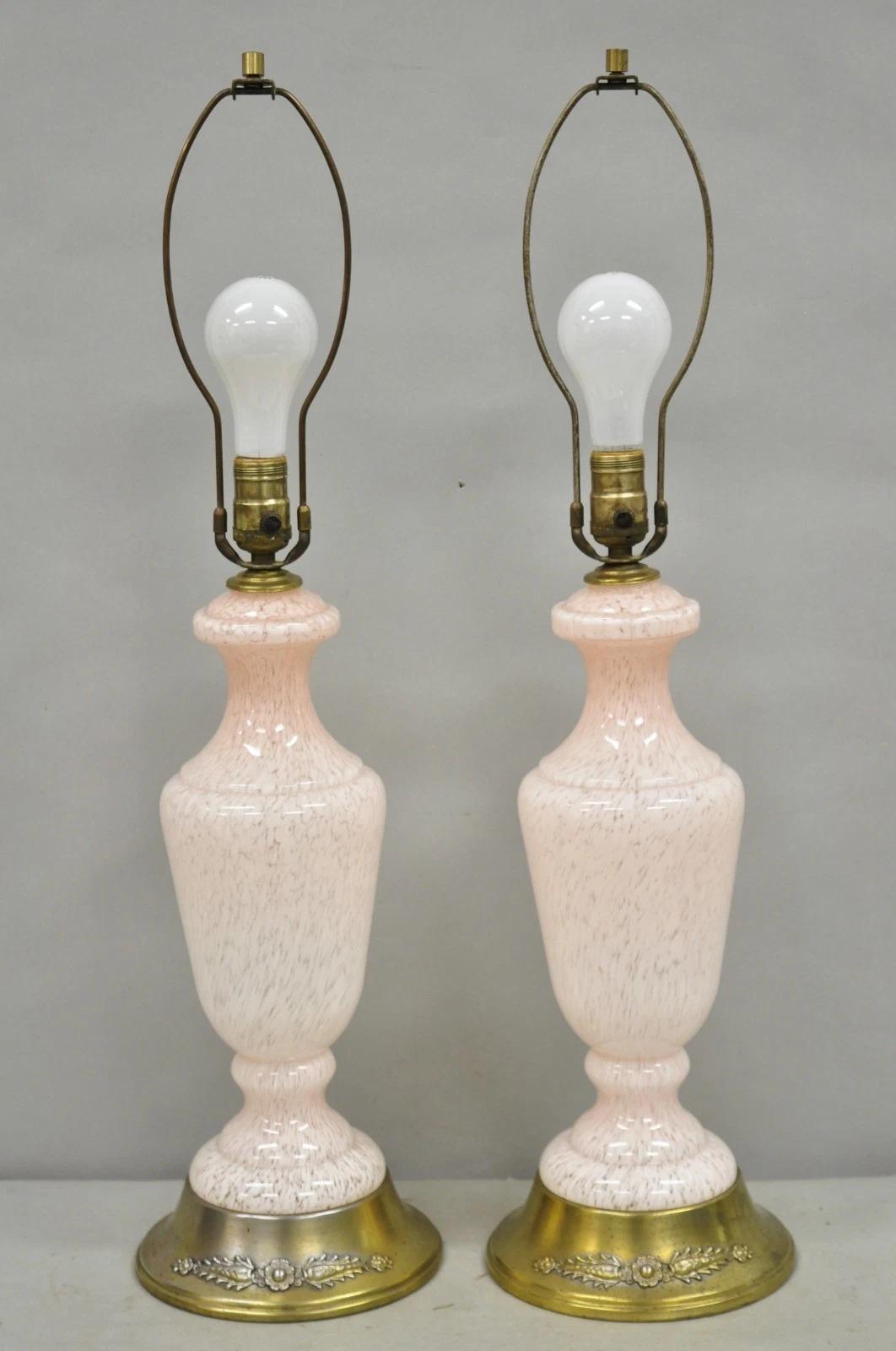 Pareja de lámparas de mesa vintage de mediados del siglo XX en cristal de Murano moteado rosa en venta 6