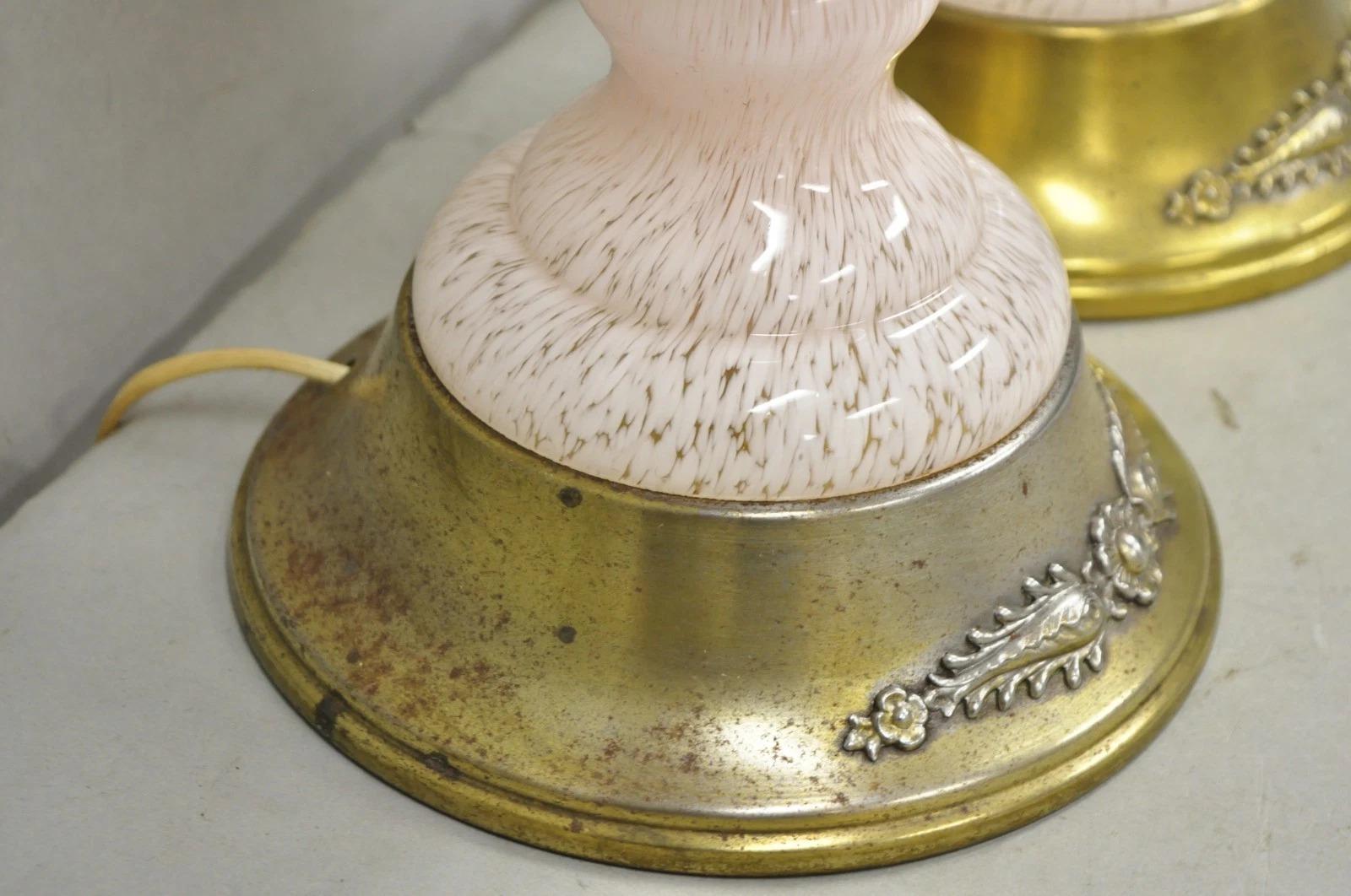Pareja de lámparas de mesa vintage de mediados del siglo XX en cristal de Murano moteado rosa en venta 3