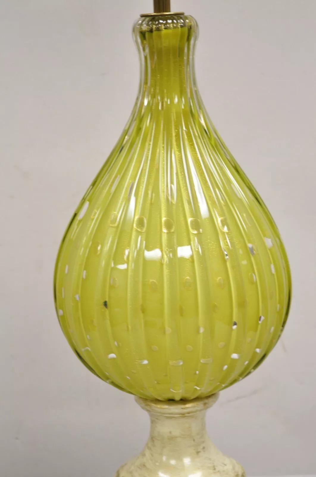 Mid-Century moderno Vintage Mid Century Modern Italian Murano Green & Gold Blown Glass Table Lamp (Lampada da tavolo in vetro soffiato) in vendita