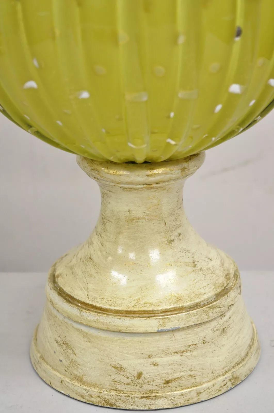 Vintage Mid Century Modern Italian Murano Green & Gold Blown Glass Table Lamp (Lampada da tavolo in vetro soffiato) In condizioni buone in vendita a Philadelphia, PA
