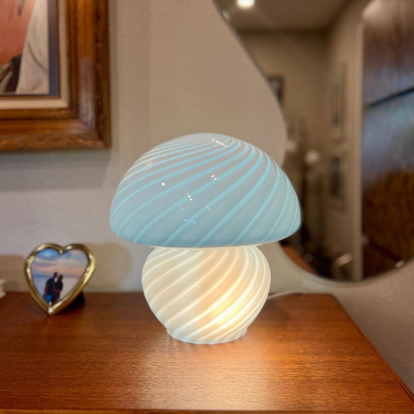 Mid-20th Century Vintage Mid-Century Modern Italian Murano Swirl Mushroom Table Lamp