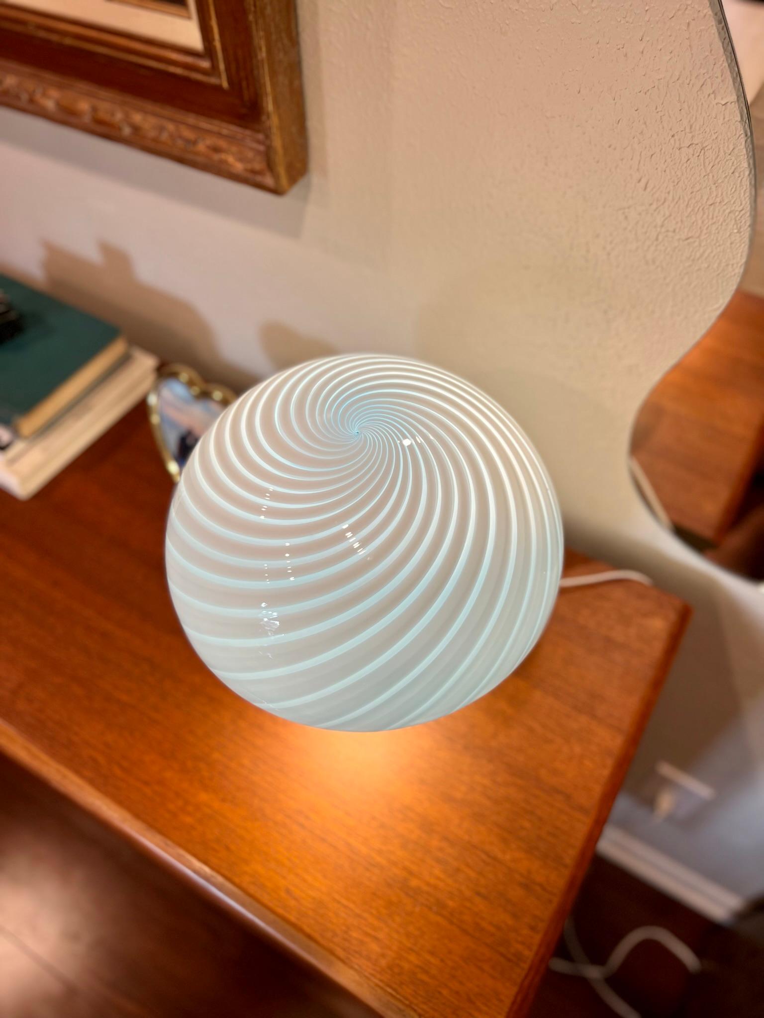 Blown Glass Vintage Mid-Century Modern Italian Murano Swirl Mushroom Table Lamp For Sale