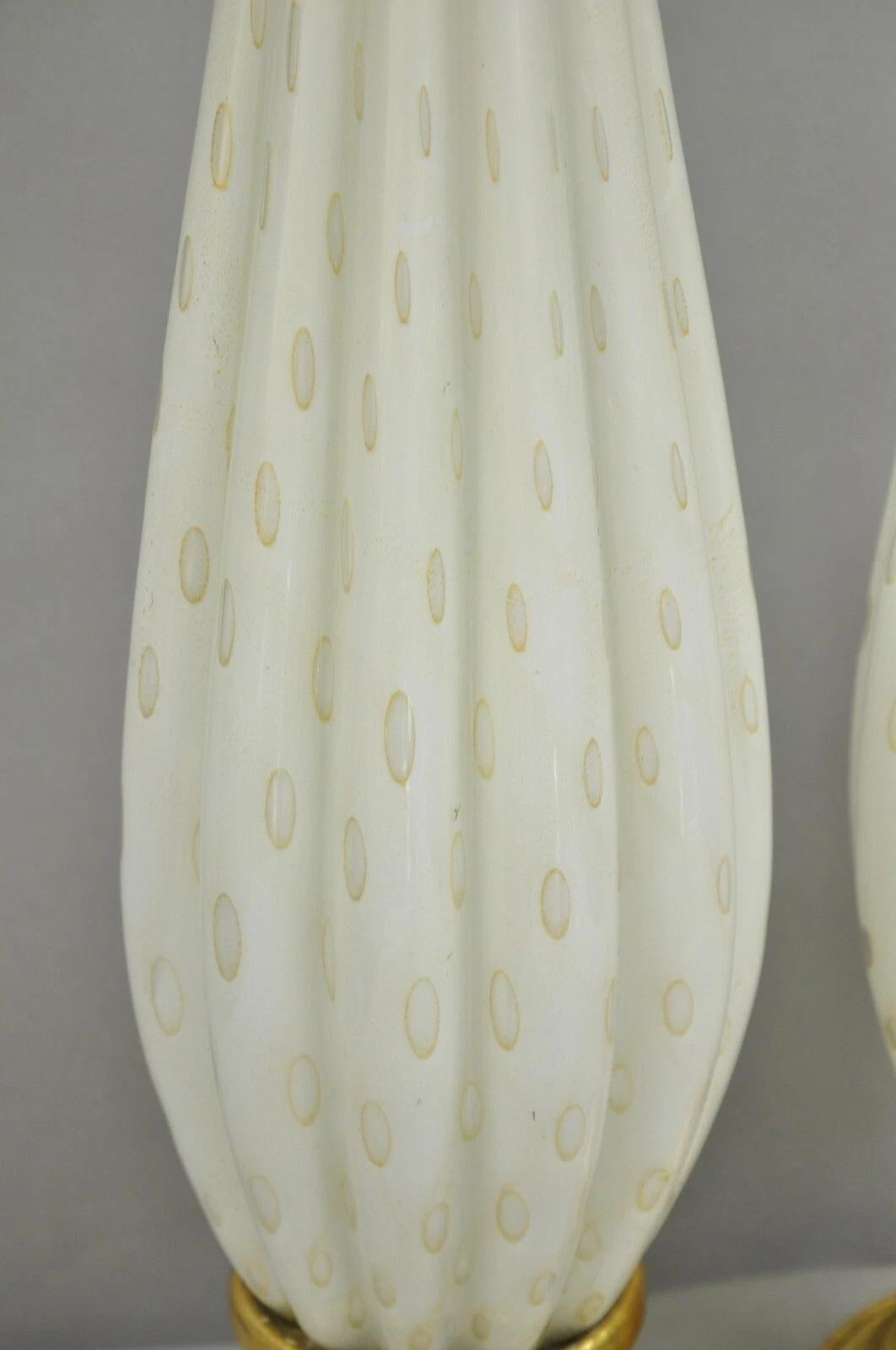 Inconnu Vintage Mid Century Modern Italian Murano White Blown Glass Table Lamps - a Pair en vente
