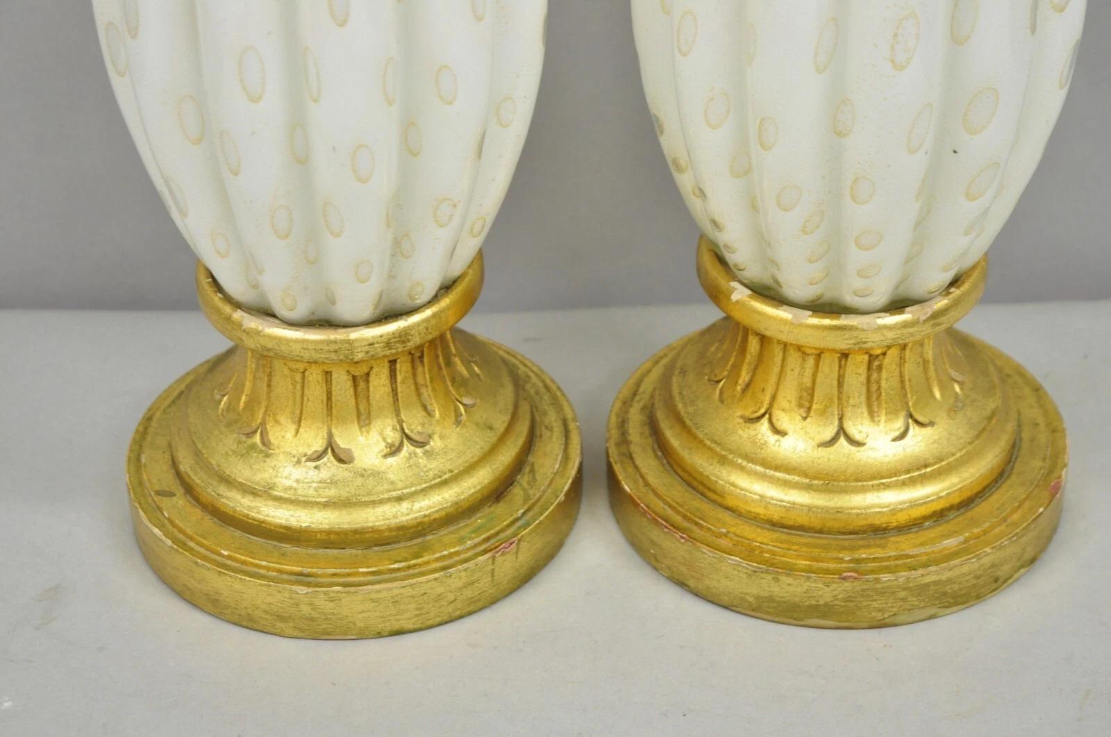 Vintage Mid Century Modern Italian Murano White Blown Glass Table Lamps - a Pair Bon état - En vente à Philadelphia, PA