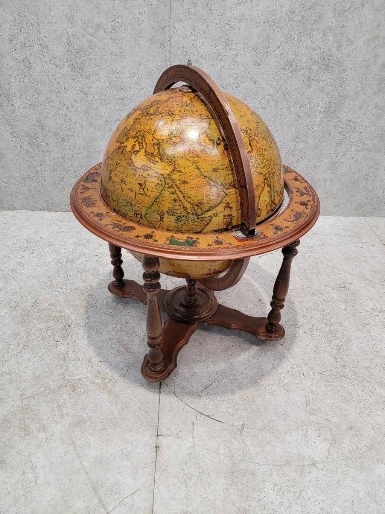 Vintage Mid Century Modern Italian Old World Zodiac Globe Cocktail Bar Cart In Good Condition For Sale In Chicago, IL