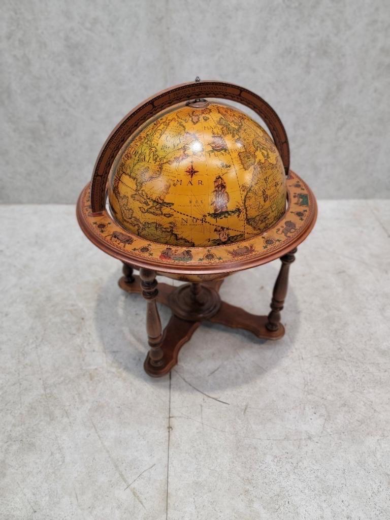 Vintage Mid Century Modern Italian Old World Zodiac Globe Cocktail Bar Cart In Good Condition For Sale In Chicago, IL
