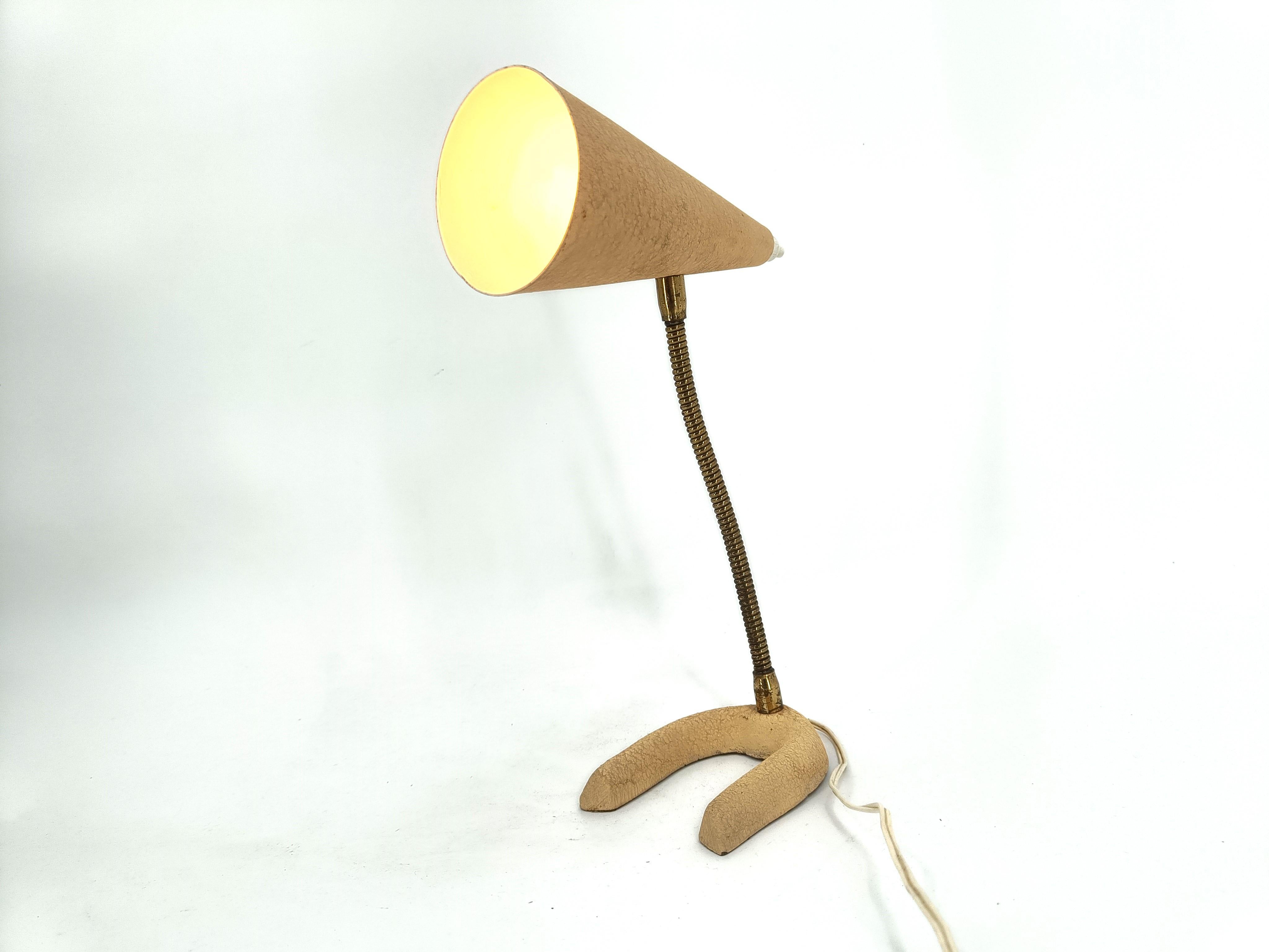 Vintage Mid-Century Modern italian table lamp - Años 60 Metal en venta