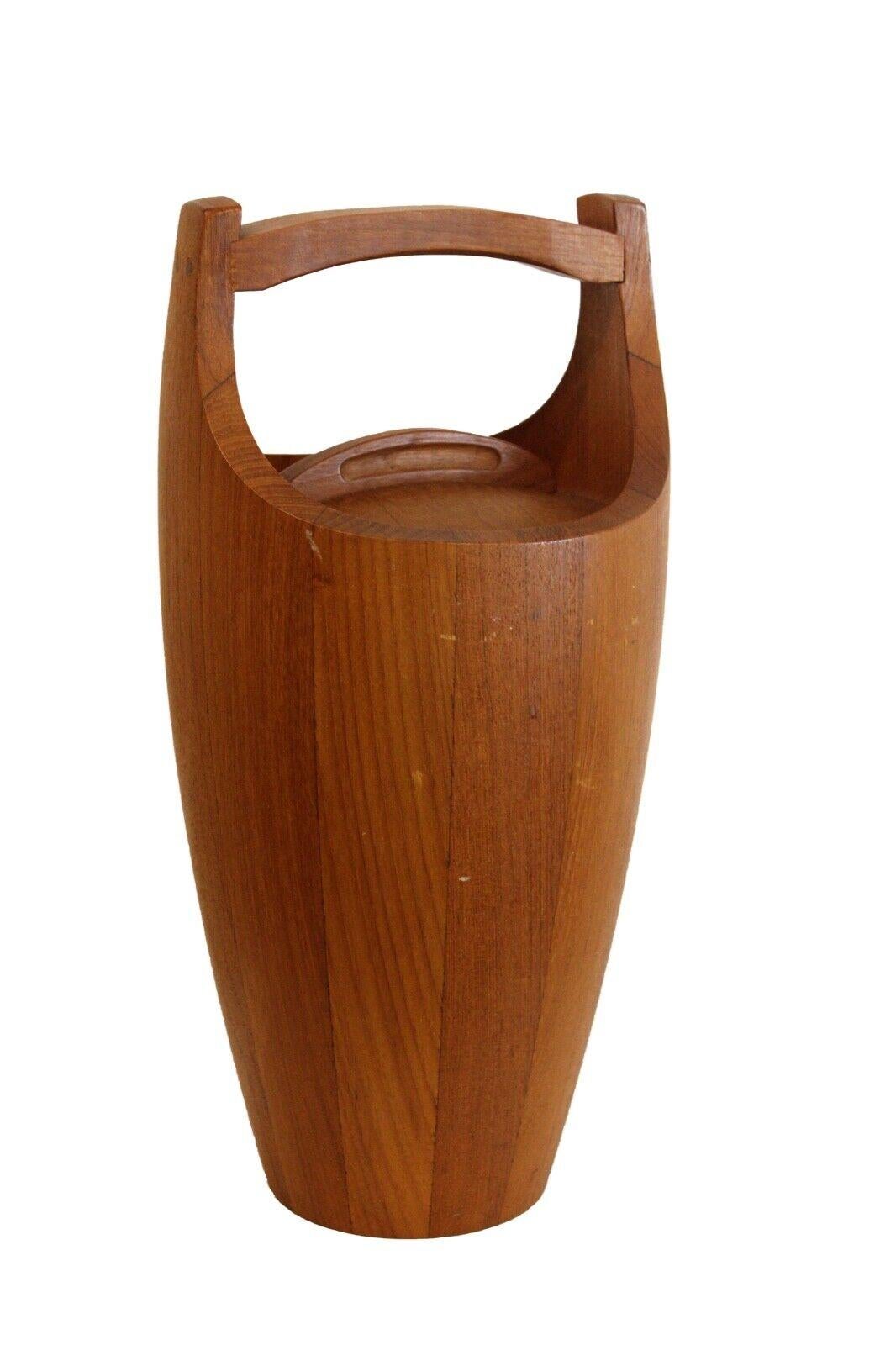 For your consideration is this stunning clean-line Jens Quistgaard for Dansk Danish Teak Ice Bucket. Dimensions: 7
