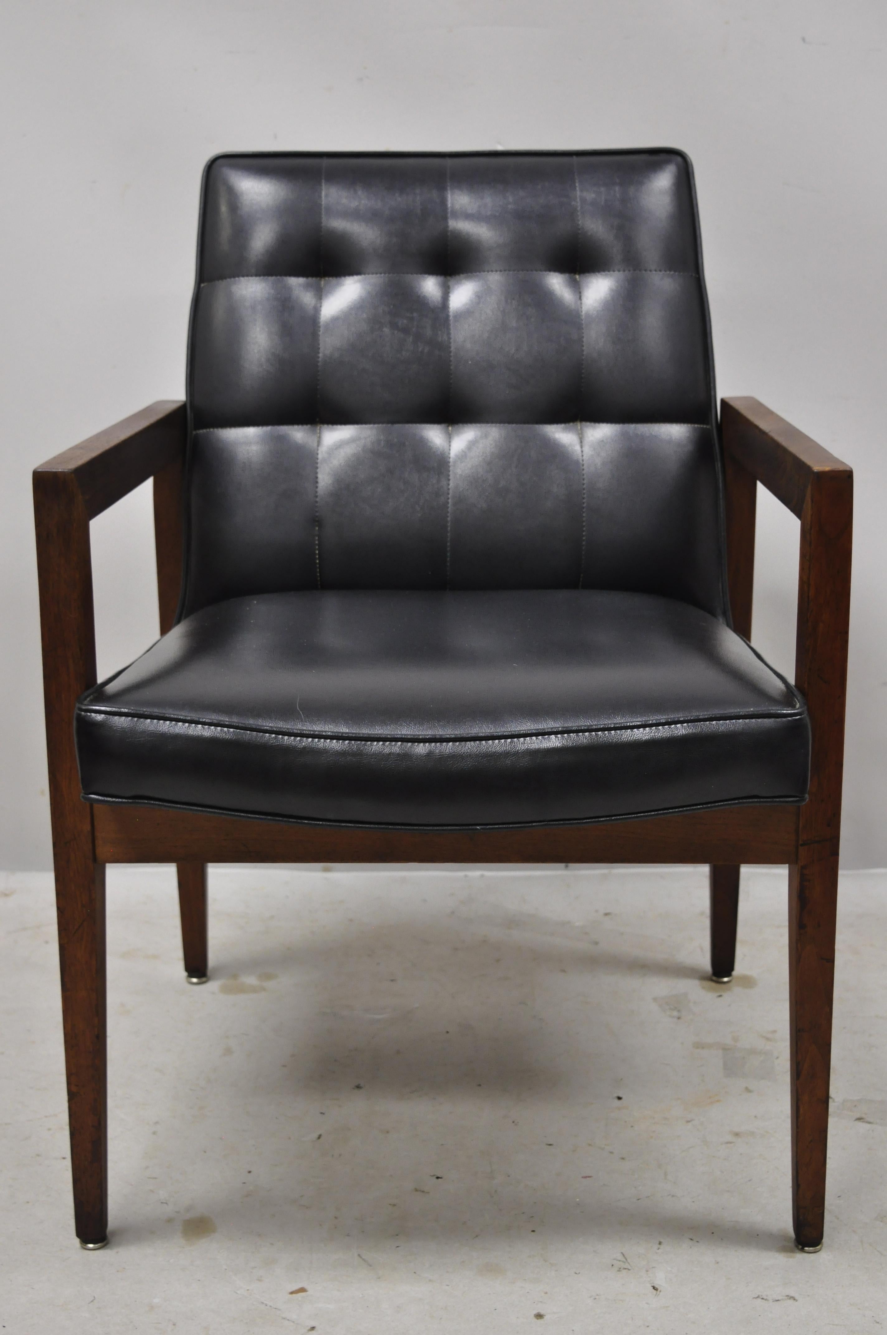 Vintage Mid-Century Modern Jens Risom style walnut black vinyl lounge armchair. Item features black tufted vinyl upholstery, solid wood frame, beautiful wood grain, very nice vintage item, clean modernist lines, quality American craftsmanship, great