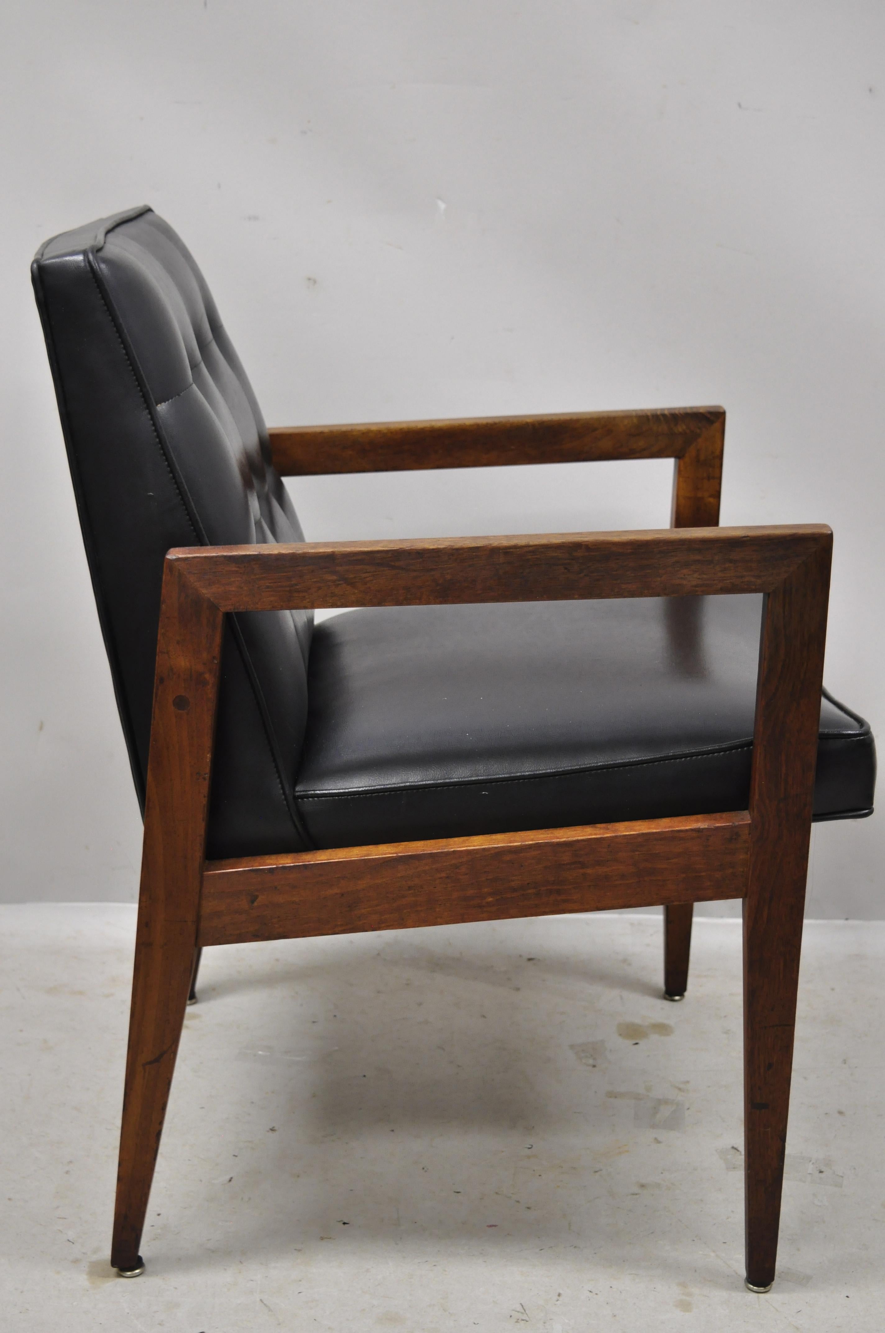 North American Vintage Mid-Century Modern Jens Risom Style Walnut Black Vinyl Lounge Armchair For Sale