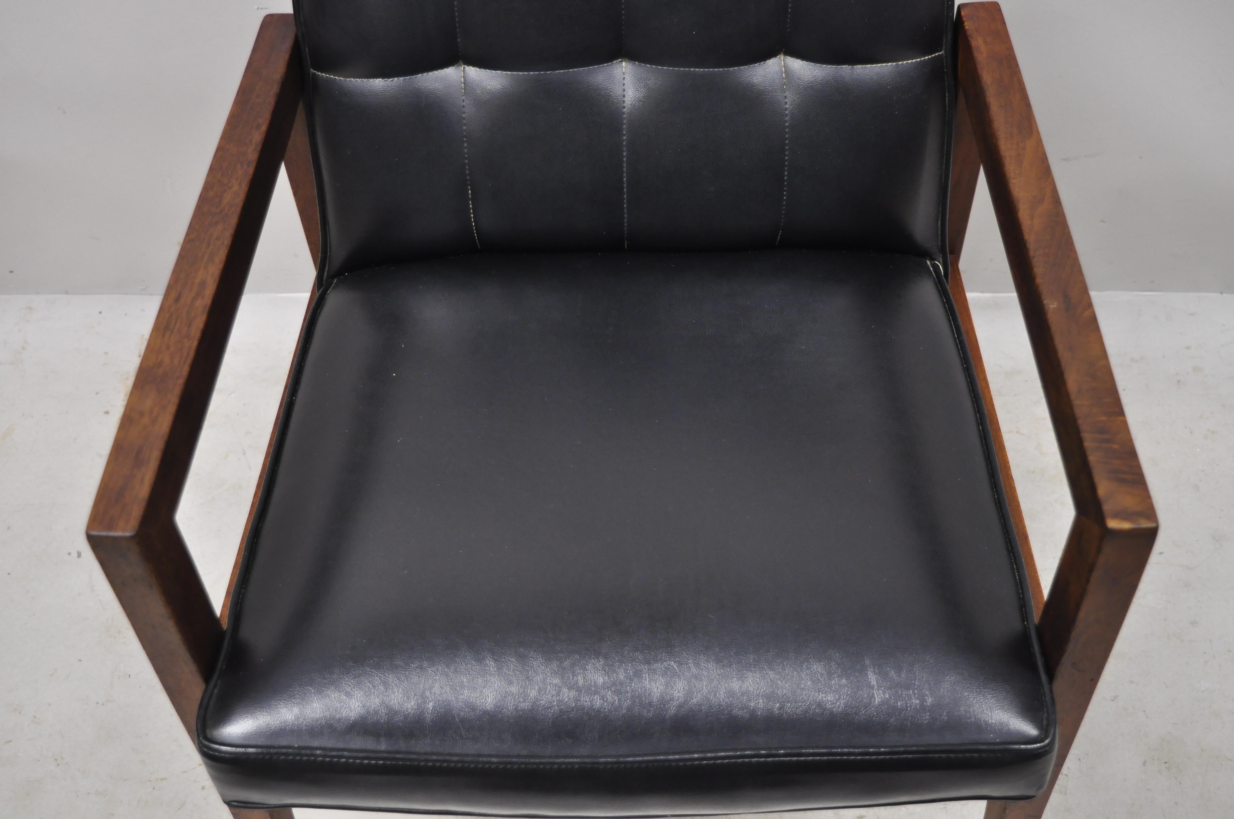 20th Century Vintage Mid-Century Modern Jens Risom Style Walnut Black Vinyl Lounge Armchair