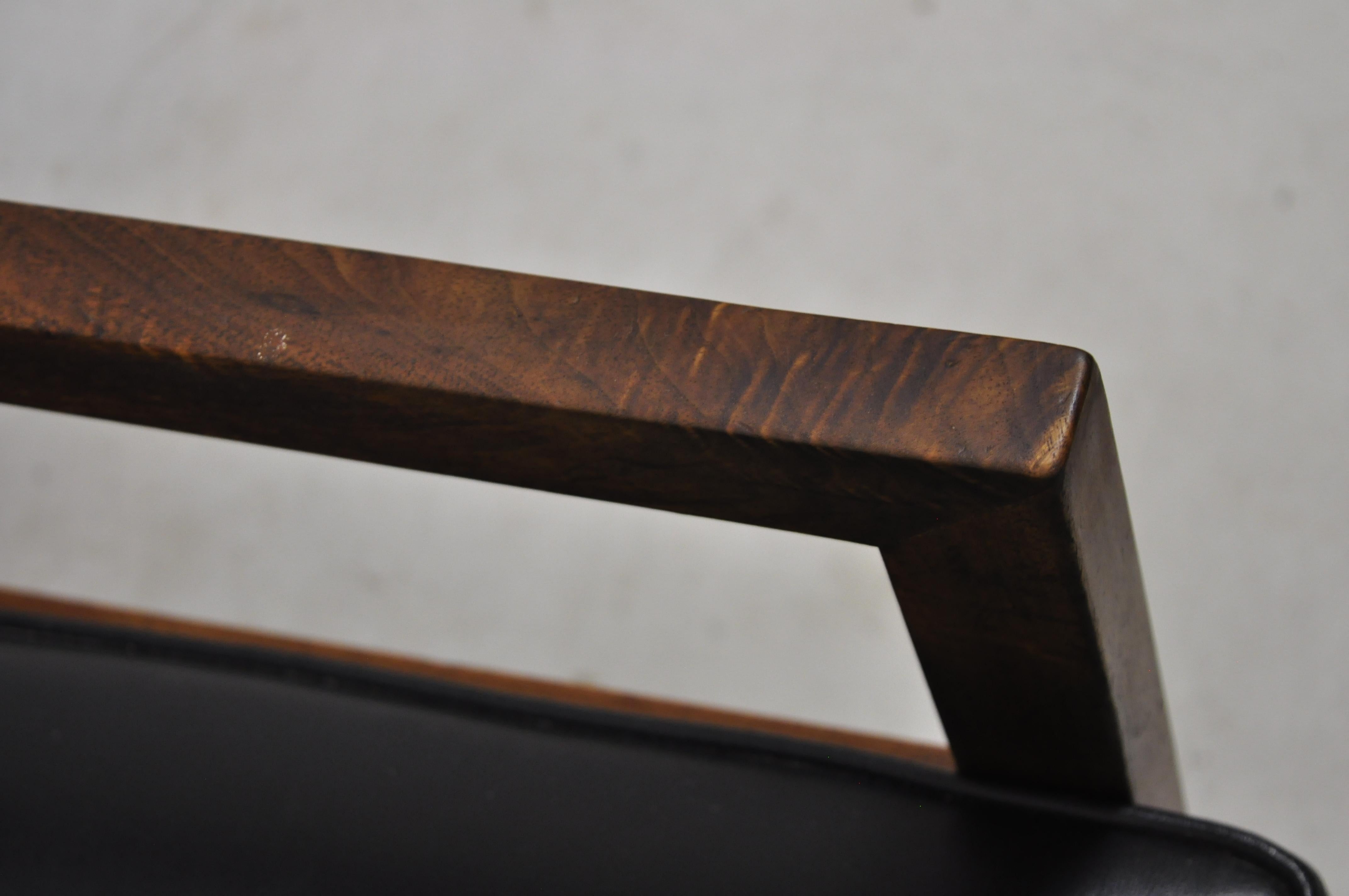 Vintage Mid-Century Modern Jens Risom Style Walnut Black Vinyl Lounge Armchair For Sale 1