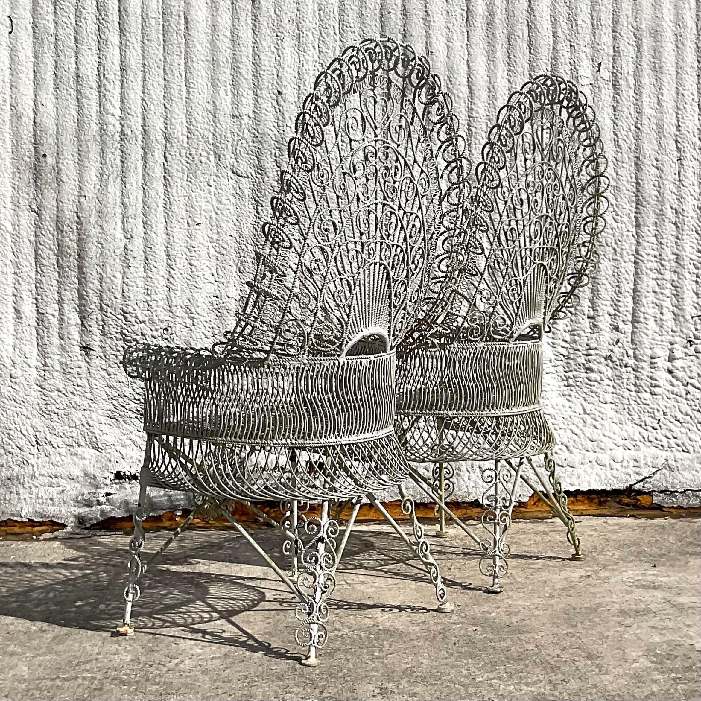 20ième siècle Vintage Mid-Century Modern John Salterini Wrought Iron Peacock Chairs - a Pair (Paire de chaises en fer forgé) en vente