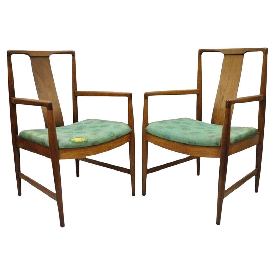 Poltroncine da pranzo con schienale curvo in noce John Stuarts, coppia vintage della metà del secolo scorso