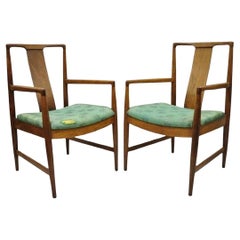 Poltroncine da pranzo con schienale curvo in noce John Stuarts, coppia vintage della metà del secolo scorso