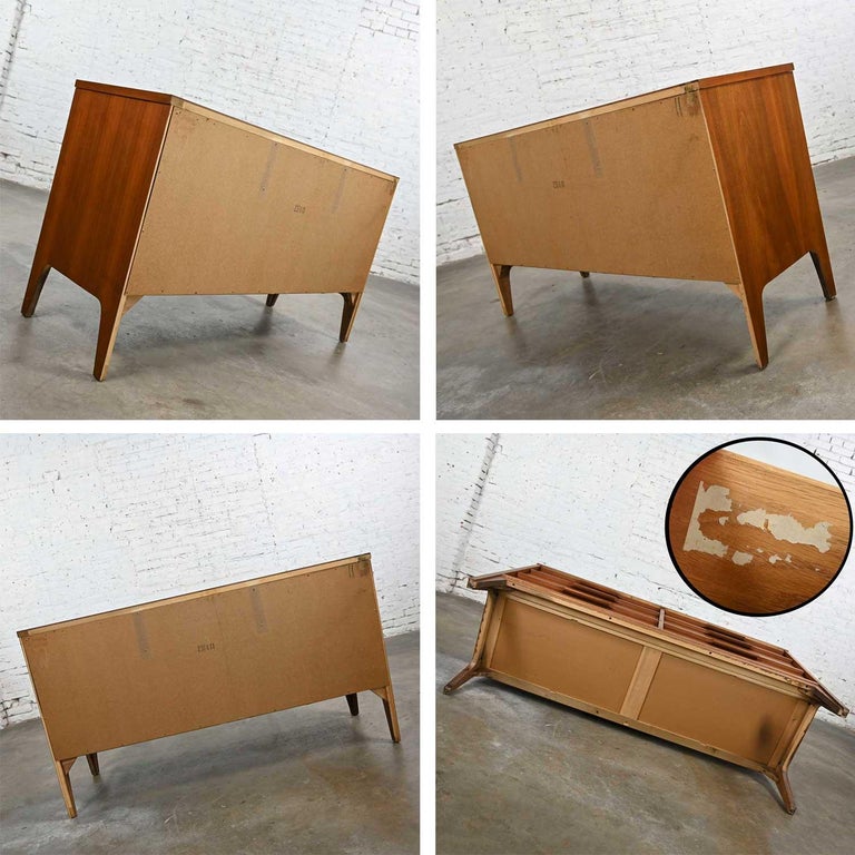 Vintage Mid-Century Modern Johnson Carper Fashion Trend 6 Drawer Walnut  Dresser at 1stDibs | fashion trend by johnson carper, fashion trend johnson  carper, johnson carper dresser