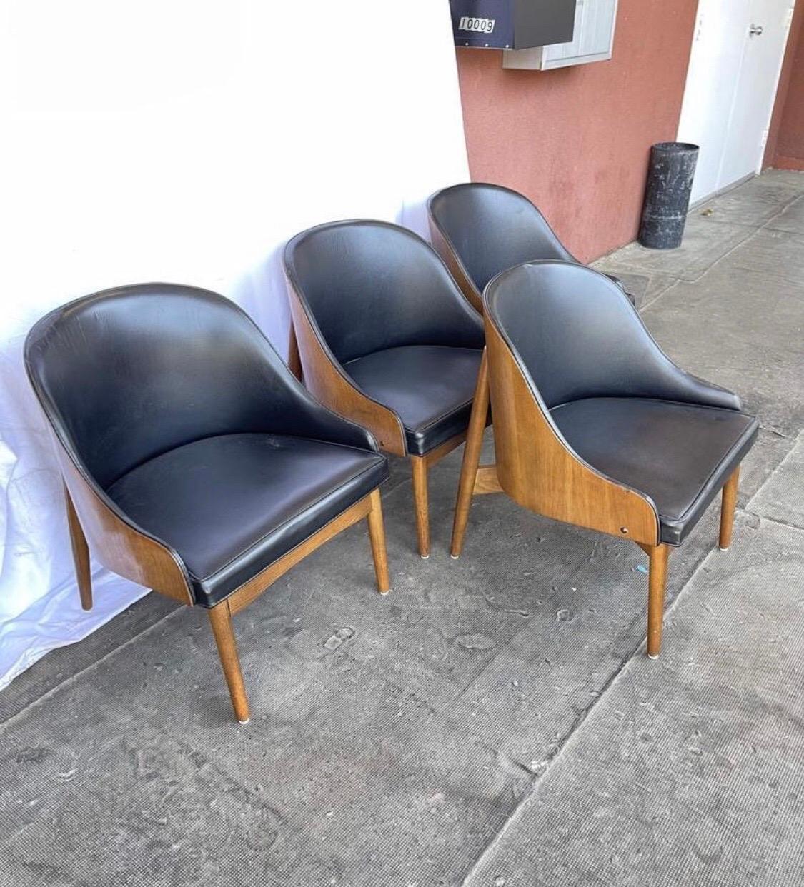 Vintage Mid-Century Modern Kodawood Walnut Lounge Barrel Back Chairs, Set of 4 In Good Condition In Seattle, WA