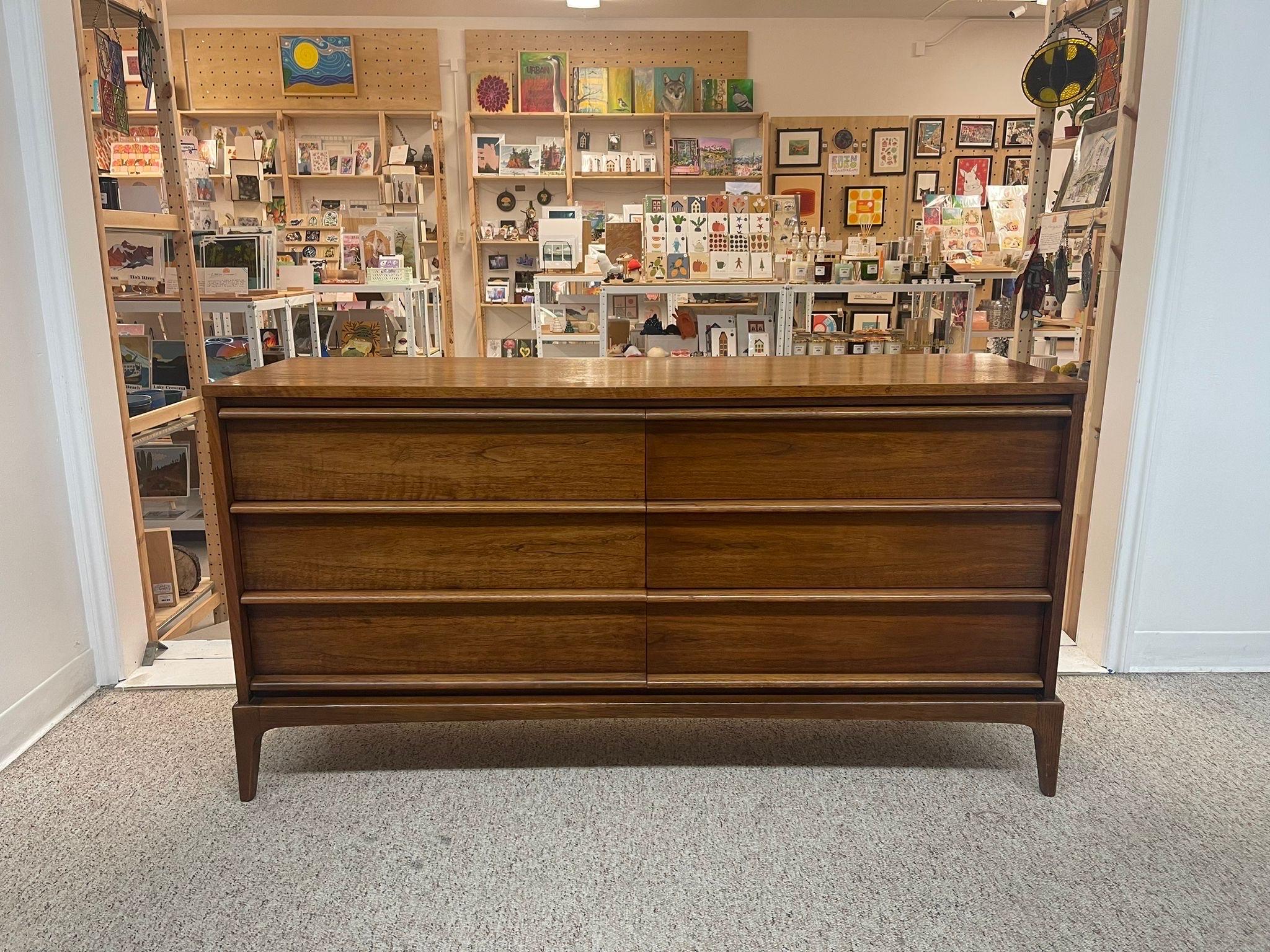 This Vintage 6 Drawer Dresser has Tapered Legs and Dovetail Drawers Consistent with Mid Century Design. Nice Wood Grain. Circa 1960s/1970s. Vintage Condition Consistent with Age as Pictured.

Dimensions. 65 W ; 18 D ; 31 H