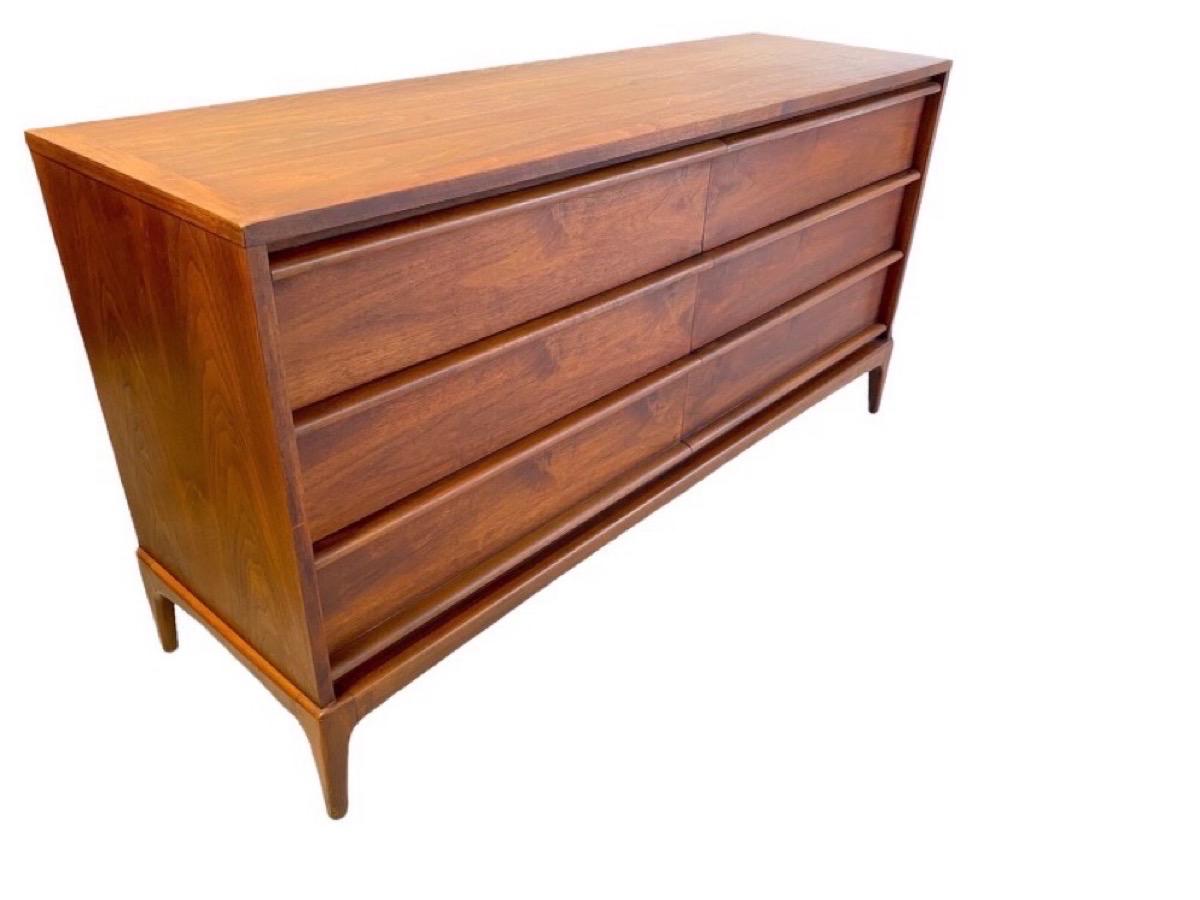 Vintage Mid-Century Modern lane walnut dresser cabinet storage drawers. 
Dimensions. 60 W ; 32 H ; 20 D.