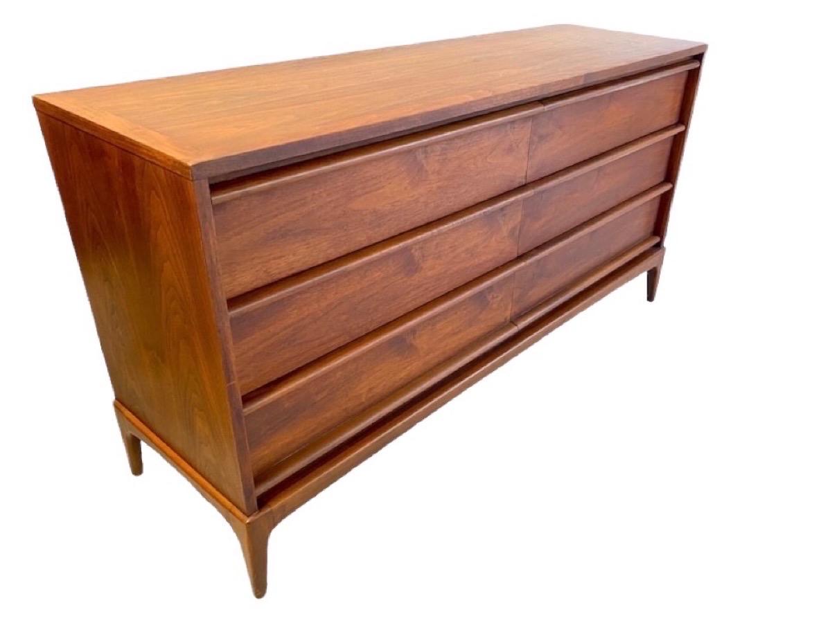 Late 20th Century Vintage Mid-Century Modern Lane Walnut Dresser Cabinet Storage Drawers