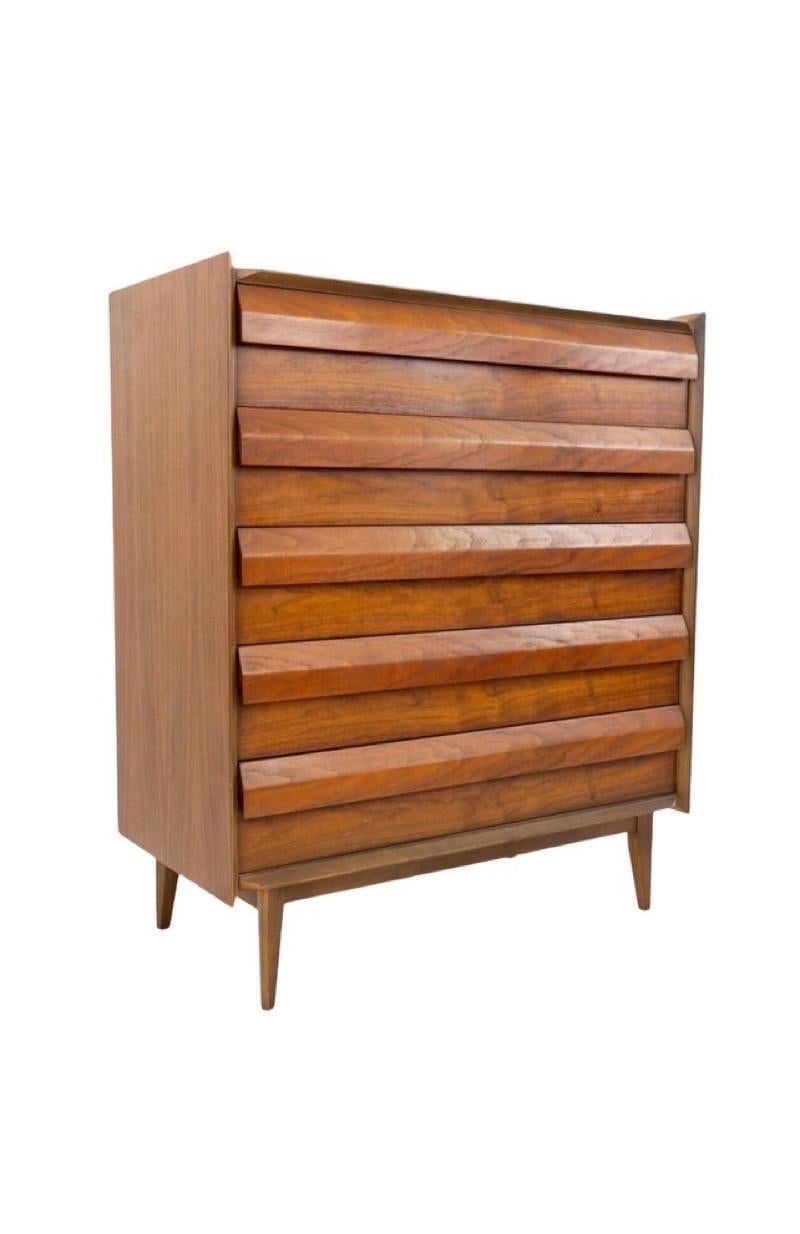 Vintage Mid Century Modern Lane Walnut Dresser Dovetail Drawers Cabinet Storage 
Dimensions. 38 W ; 45H ; 19 D 