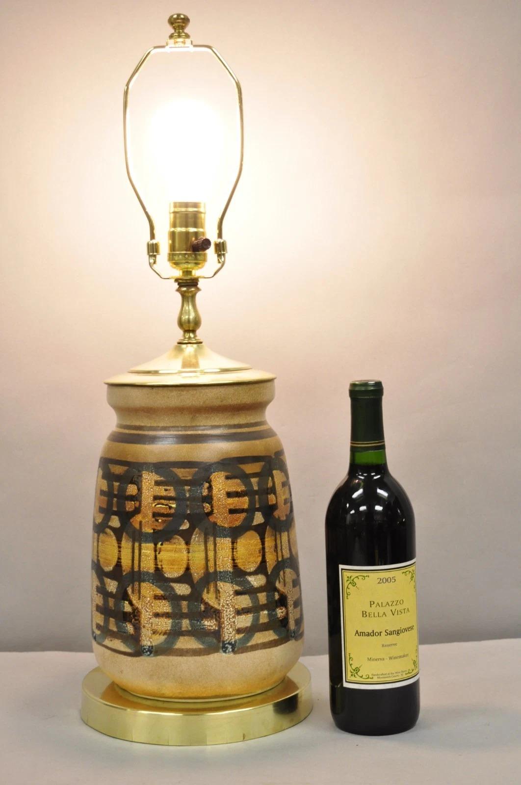 Lámpara de sobremesa vintage de latón y jarrón de cerámica 