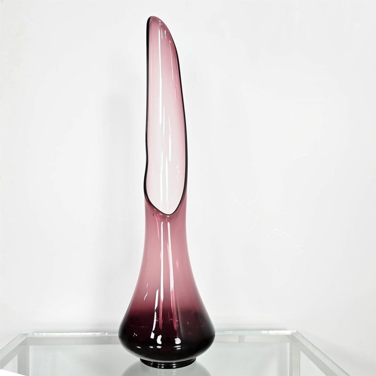 Vintage Mid-Century Modern Large Amethyst Simplicity Swung Vase by L.E.  Smith For Sale at 1stDibs