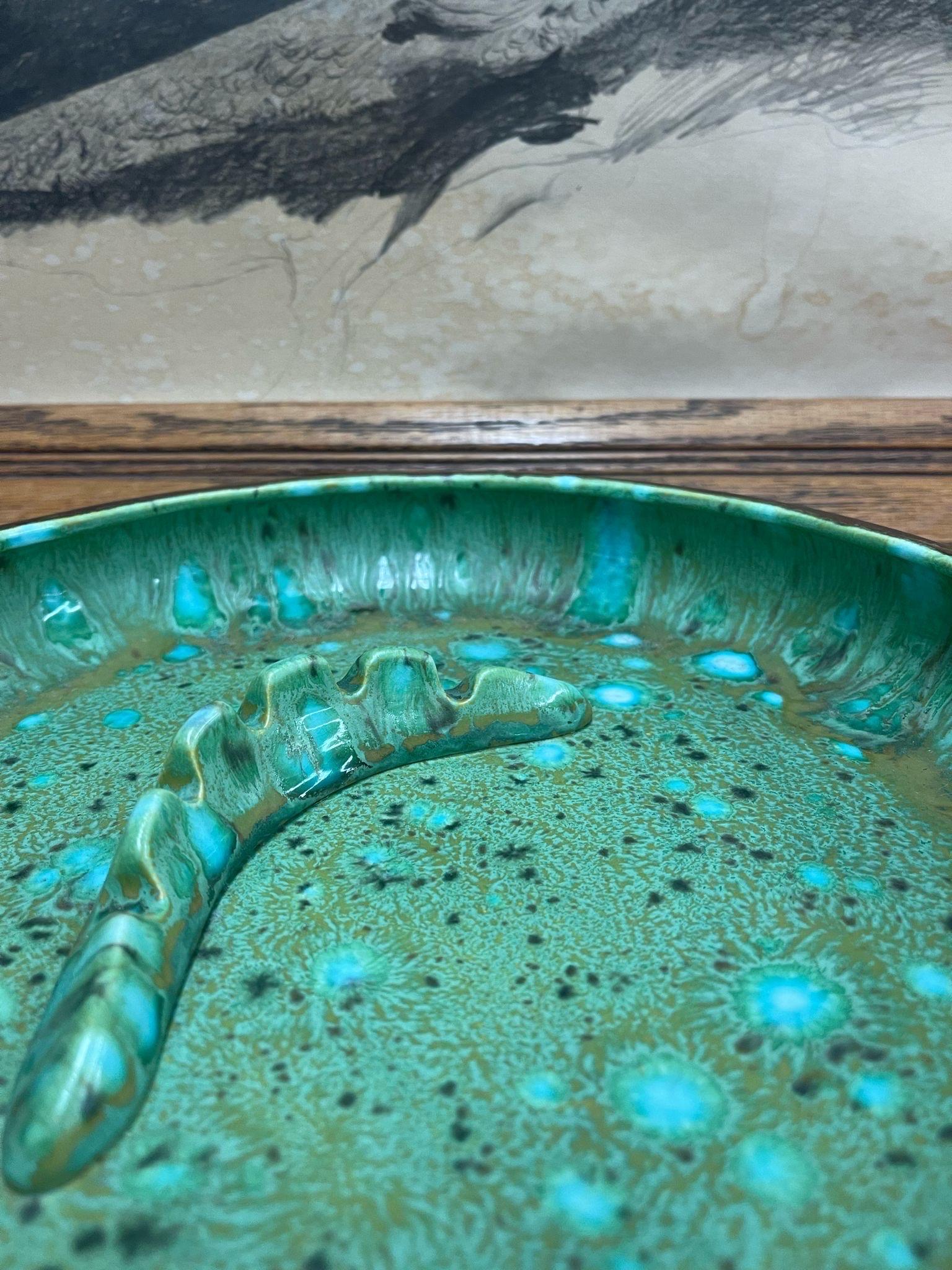 Vintage Mid Century Modern Large Ash Tray Dish With Beautiful Glazed Interior. In Good Condition For Sale In Seattle, WA